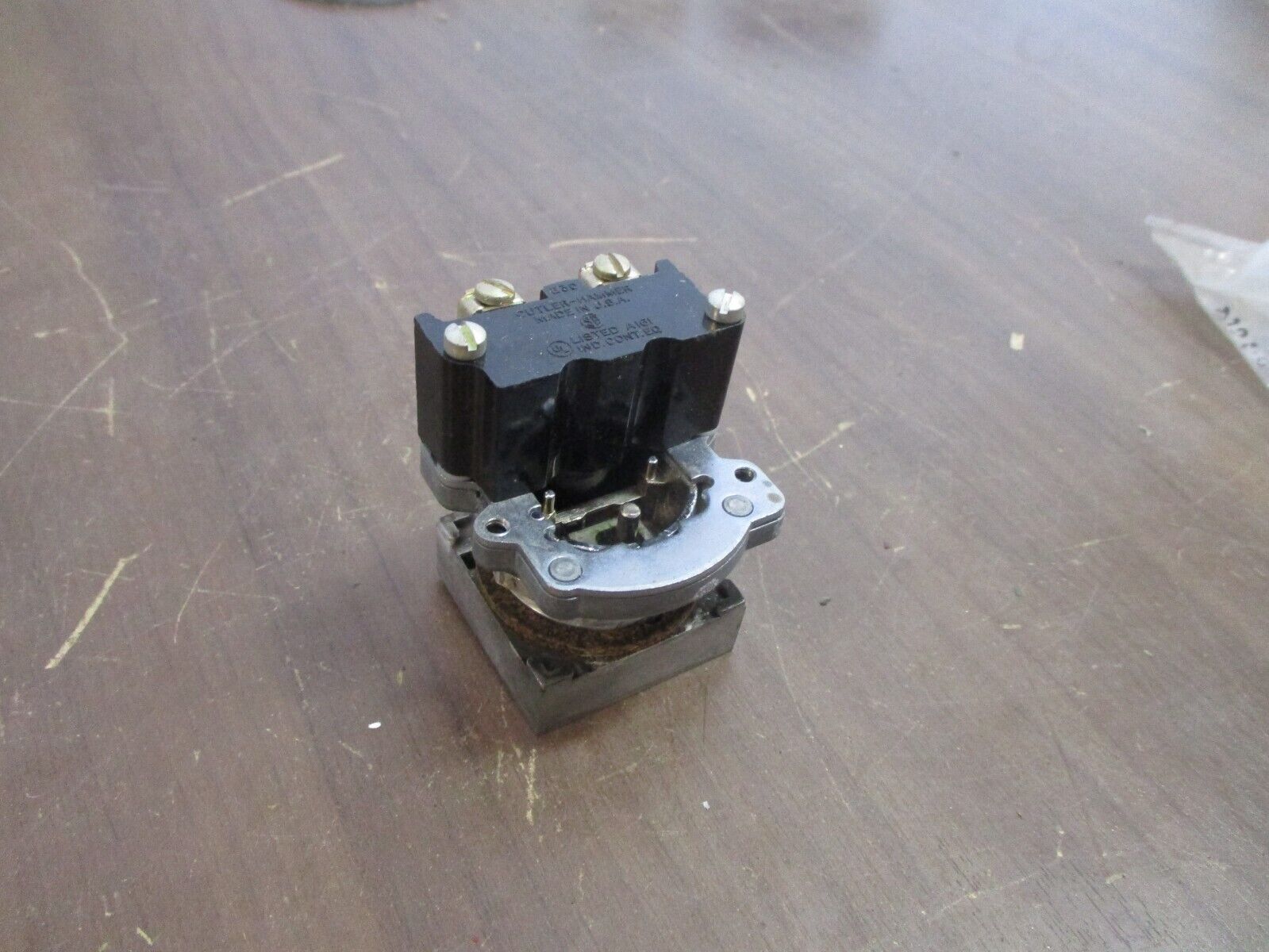 Cutler-Hammer Compact Pushbutton Operator E30DX3 18/24V w/ Indicator Light