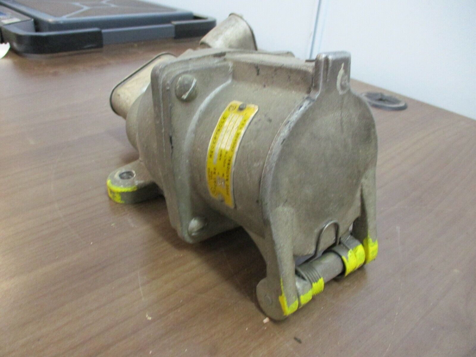 Pyle National Receptacle w/Base 322-RA-4 60A 600V 3P 4W Used