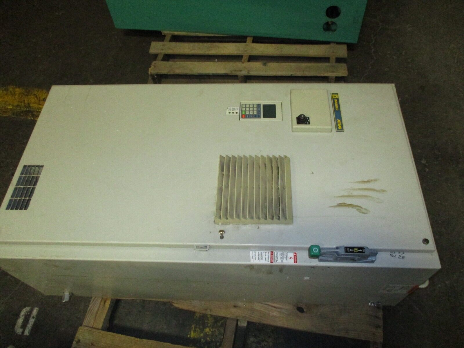 Square D Altivar AC Drive 8839 ATV66D16M2 Ser. A 15HP 3Ph Type 1 Enclosure Used