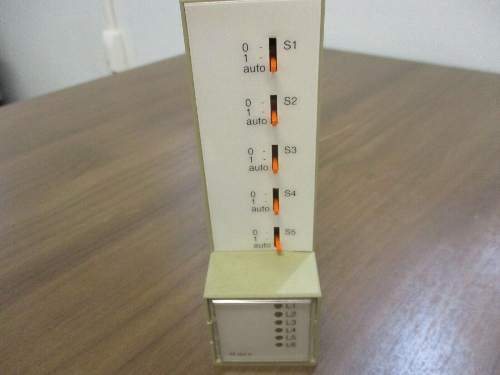 Honeywell Digital Output Module XF524A 240VAC 12A Used