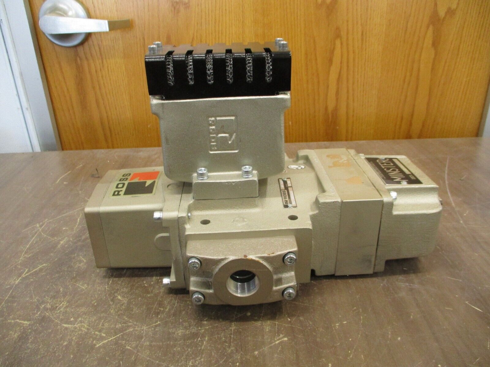 Ross Solenoid Valve 3573A5949 Minster Coil: 250-0241 Used