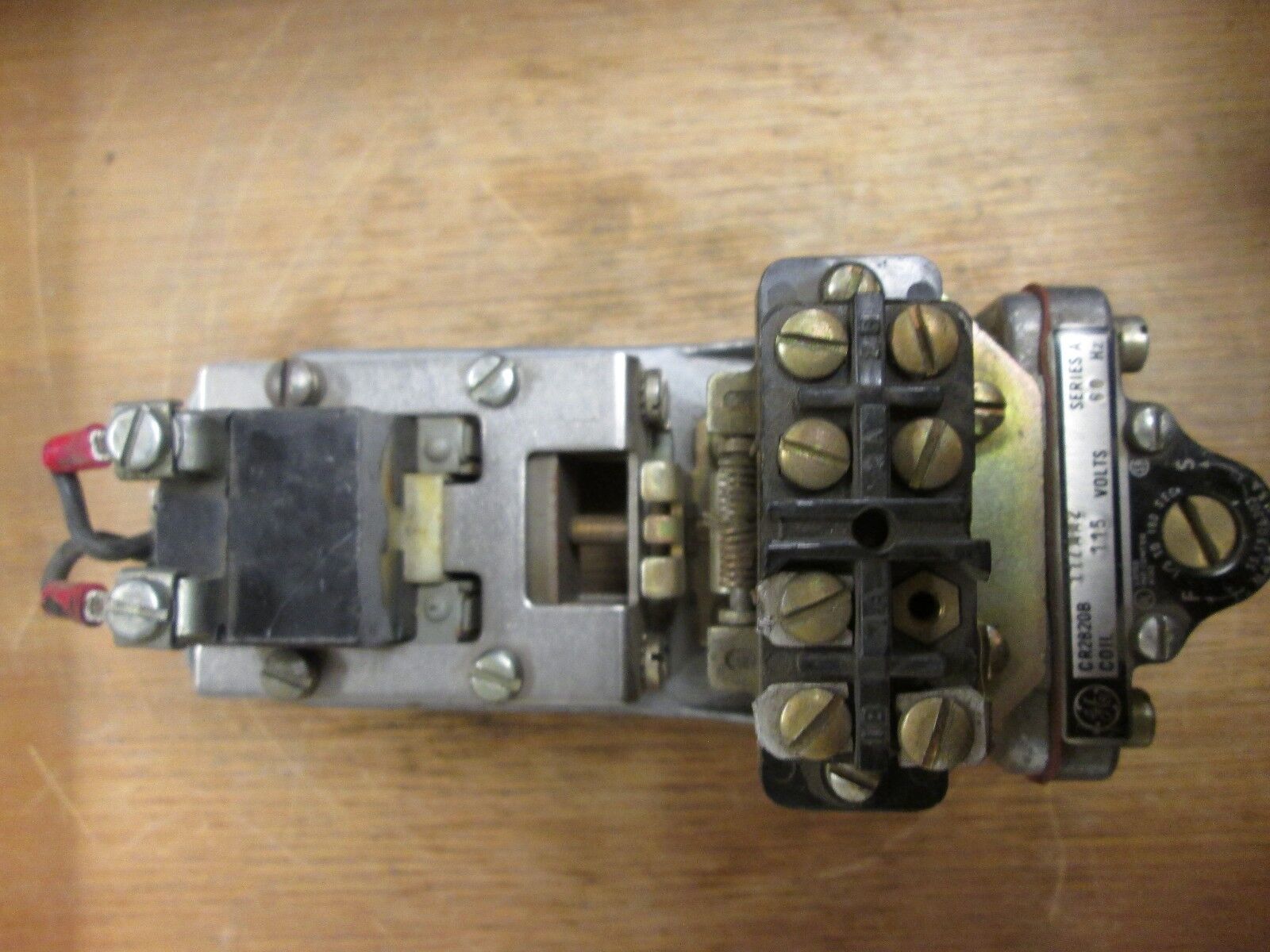 GE Pneumatic Time Delay Relay CR2820B 117AA2 460V coil Used