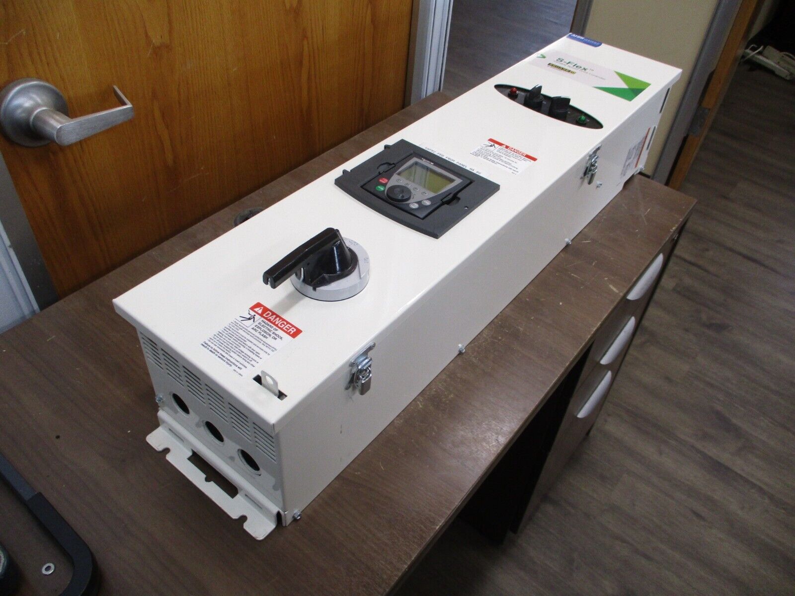 Square D ATV212 S-Flex AC Drive w/ Bypass SFD212HG4Y Ser. E Mod: B07D07 10HP 3Ph