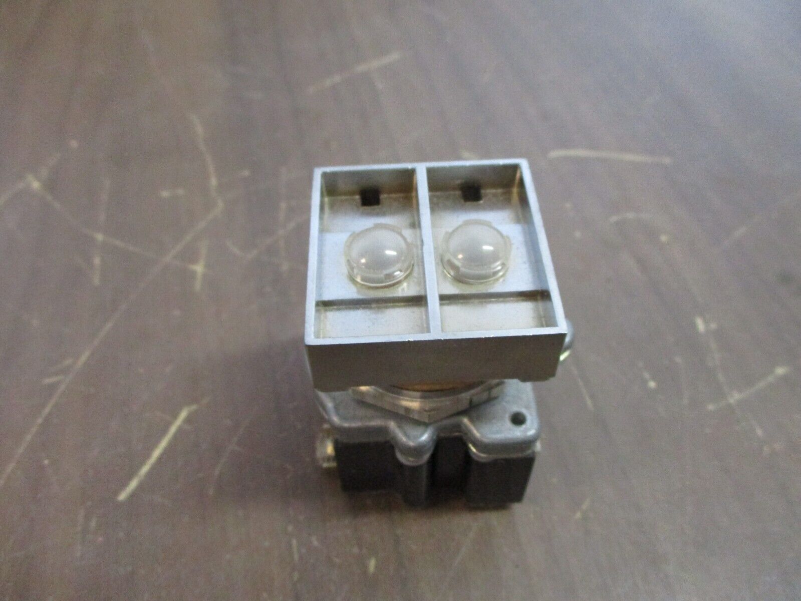 Cutler-Hammer Compact Pushbutton Indicating Light E30CG 12V New Surplus