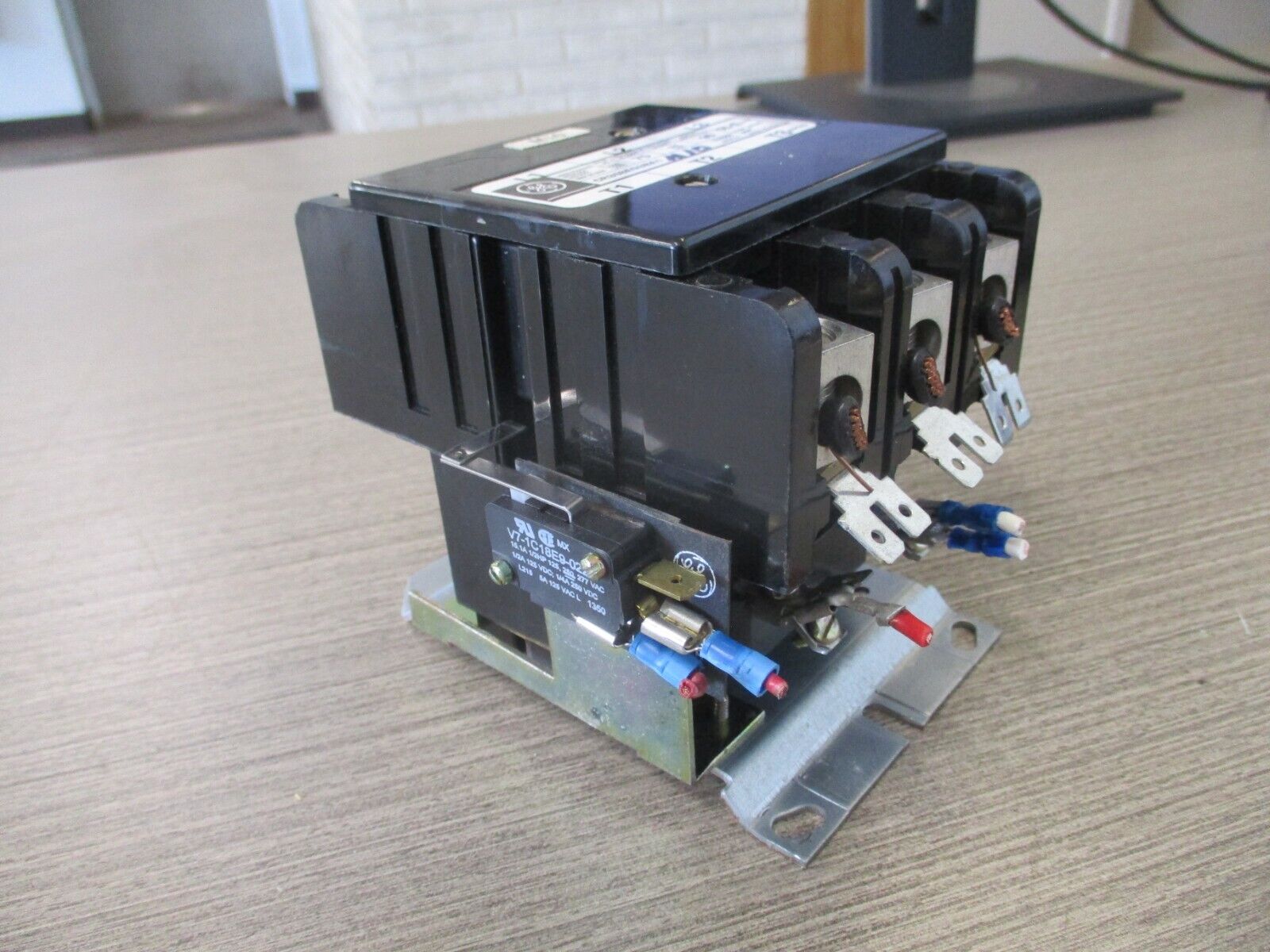 GE Contactor CR353EG3BA1 115-120V Coil 75A 600V W/ Snap Switch *Used*