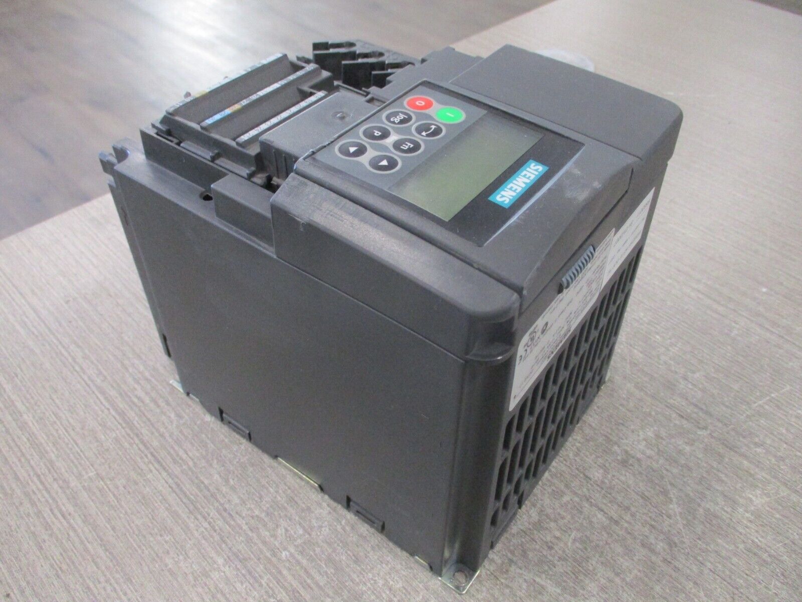 Siemens Micromaster 440 AC Drive 6SE6440-2UD24-0BA1 4kW 3Ph Input: Output: Used