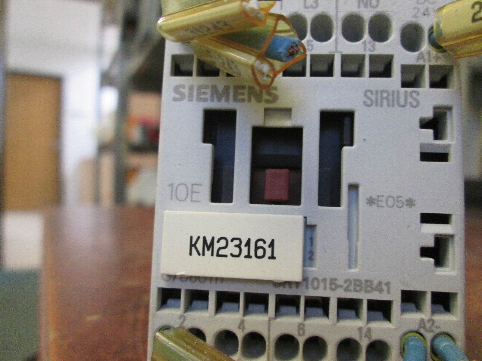 Siemens Sirius Contactor 3RT1015-2BB41 24VDC 16A 600V Used