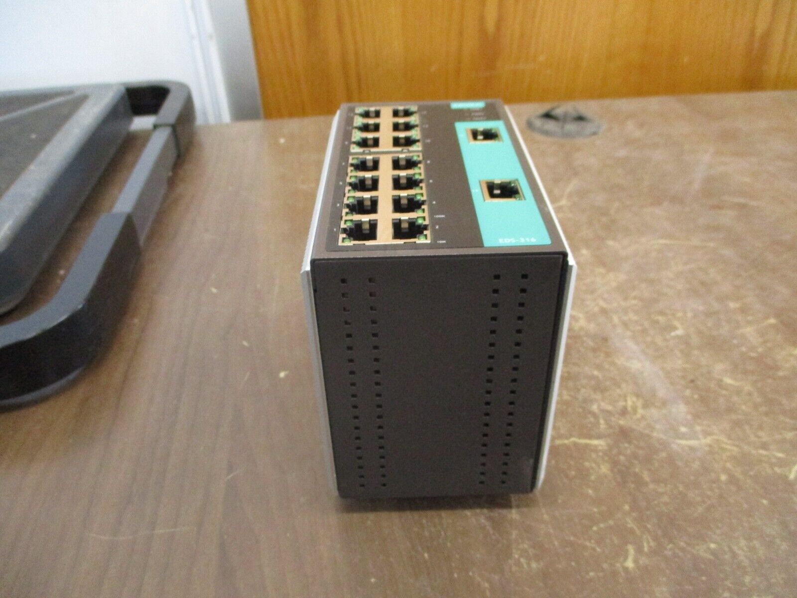 Moxa Industrial Ethernet Switch EDS-316 Rev. 2.1.0 16-Port Used