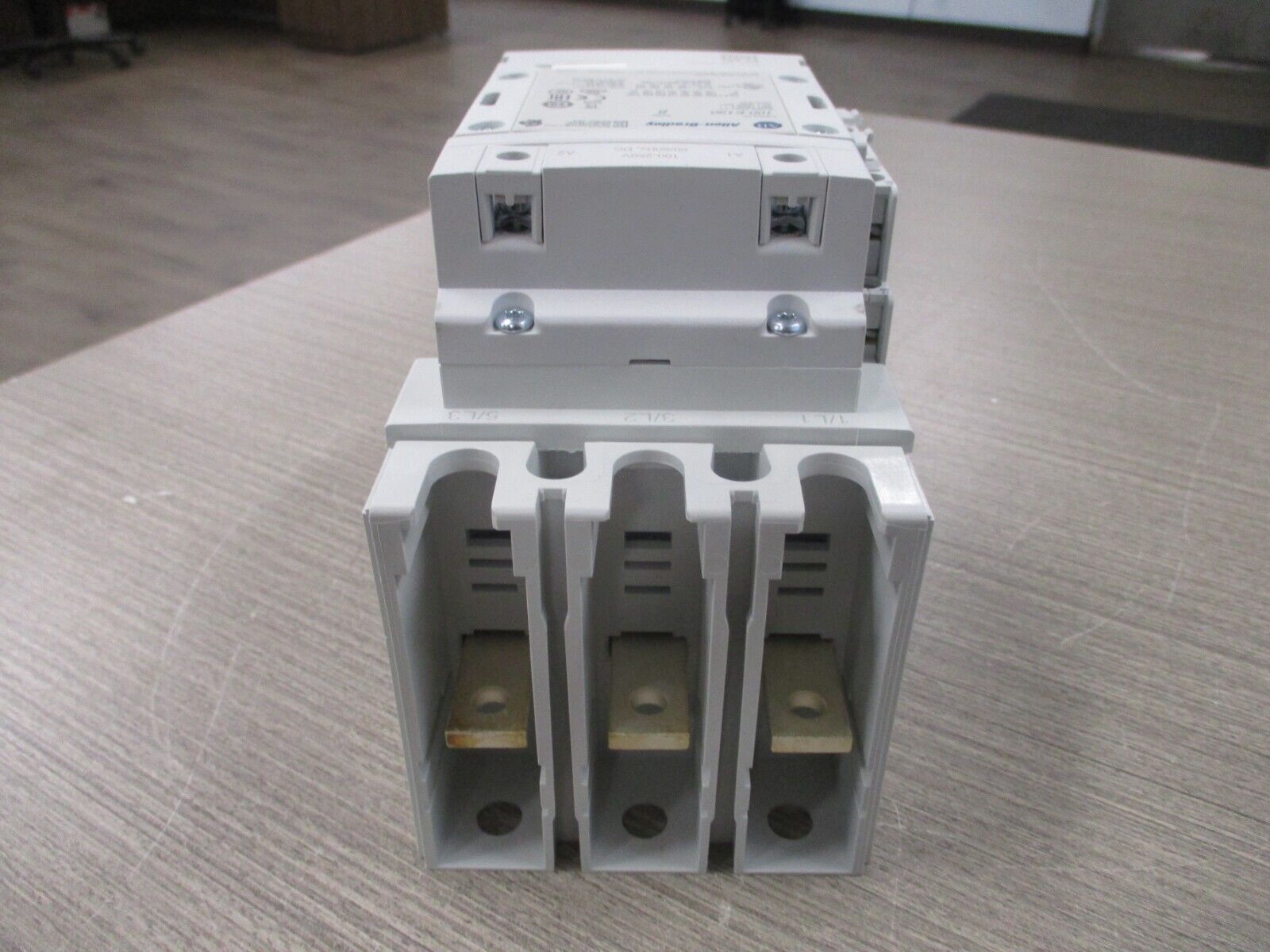 AllenBradley Contactor 100E190KD11 Ser B 100250v ACDC Coil 190A New Surplus