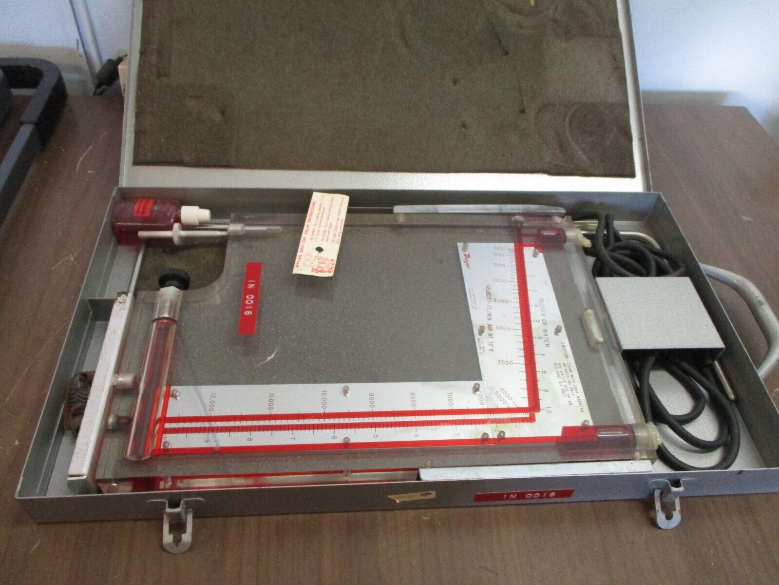 Dwyer Air Velocity Meter 400-10 Used