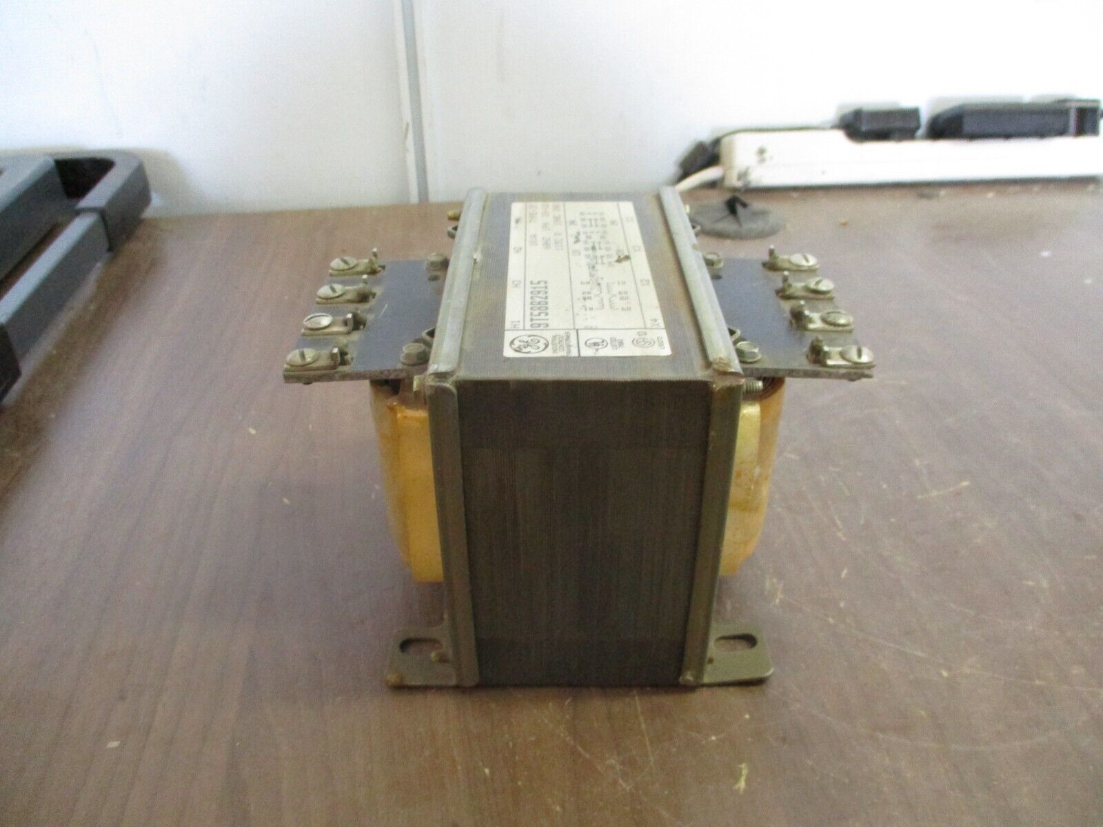 GE Type IP Control Transformer 9T58B2915 1kVA Pri: 120/240V Sec: 120/240V 60Hz
