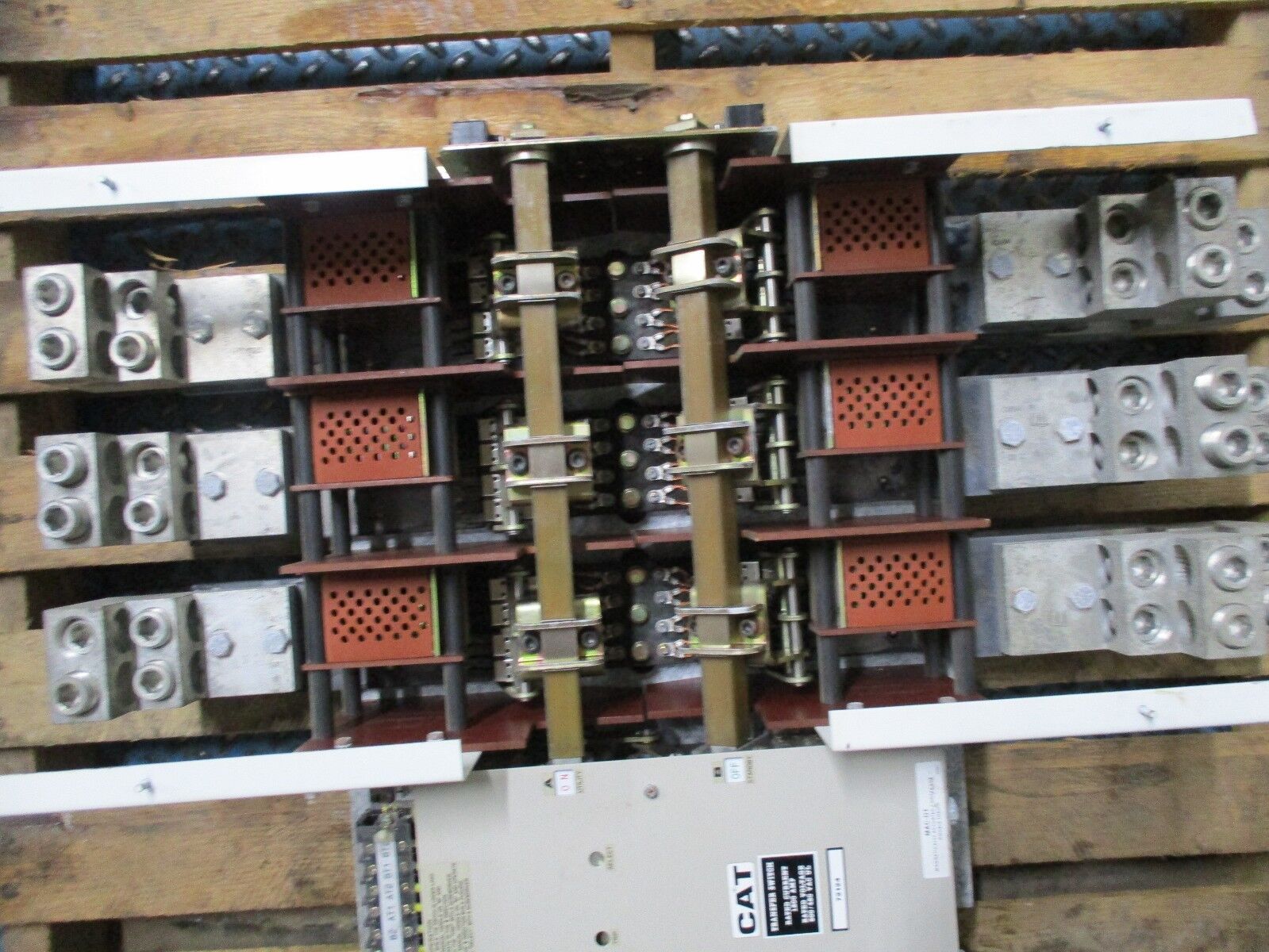 CAT Transfer Switch 72124 1200A 480/600V For Parts/Not Working