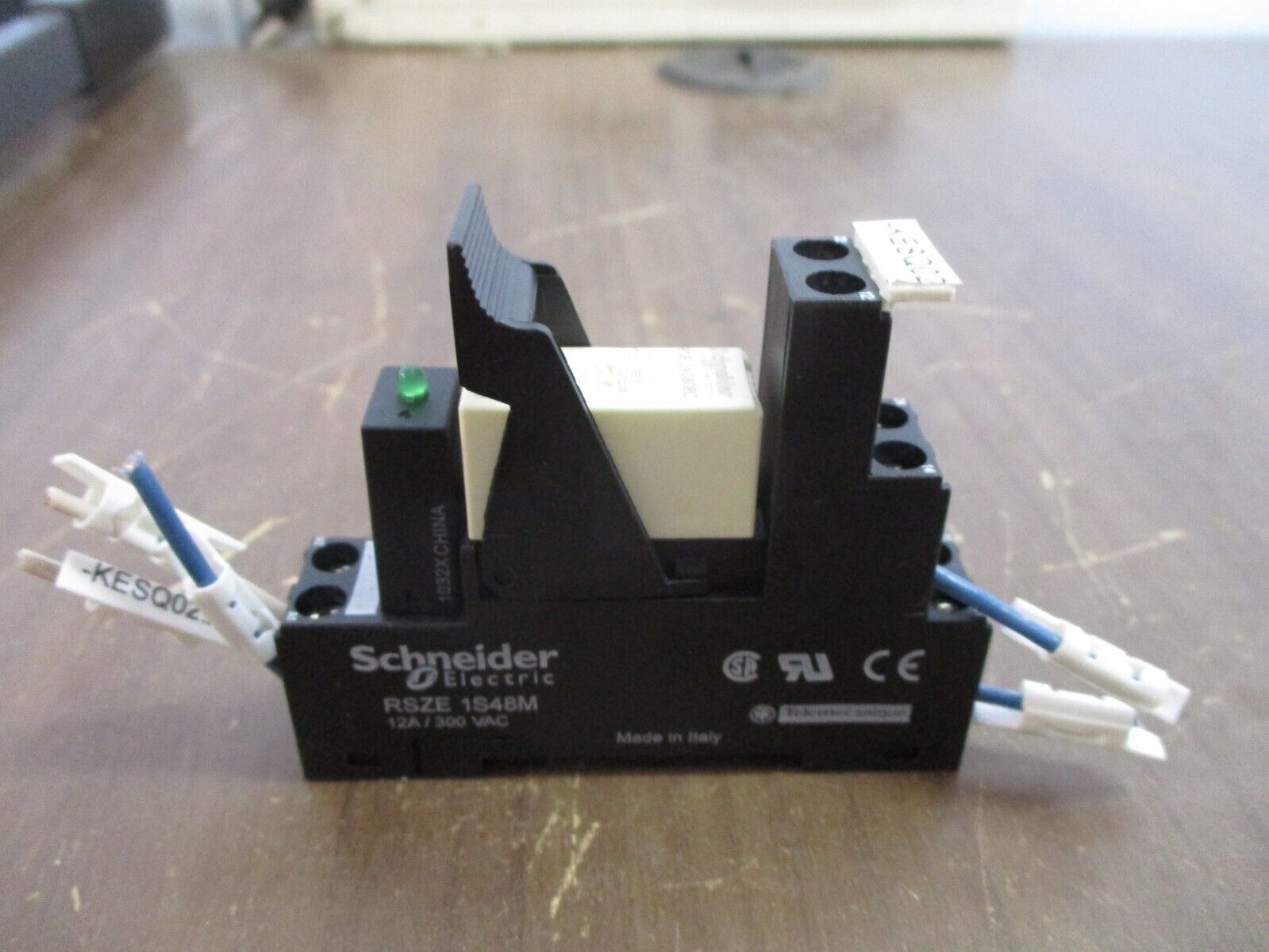 Schneider Electric Relay RSB 2A080BD 24VDC Coil w/ Base *Lot of 2* Used