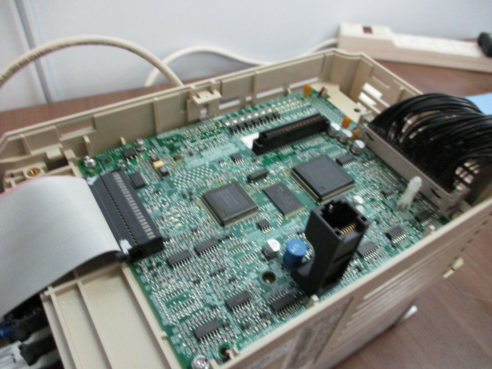 Yaskawa E7 AC Drive w/ Bypass Control CIMR-E7U45P5 7.5HP 3ph *No Cover* Used