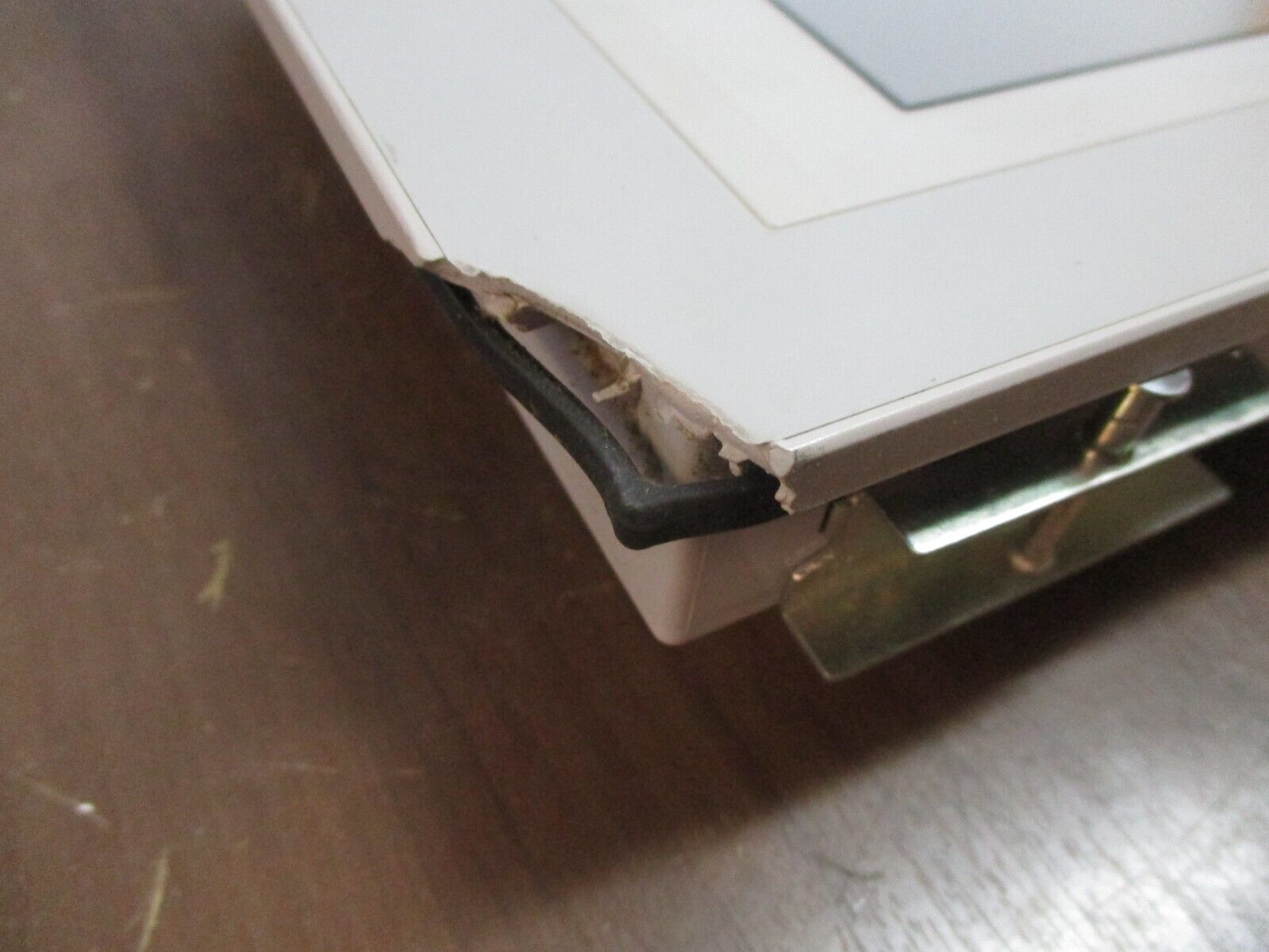 IDEC Micro/I Operator Interface Panel HG3F-FT22TF-W 24VDC 25W *Broken Corner*