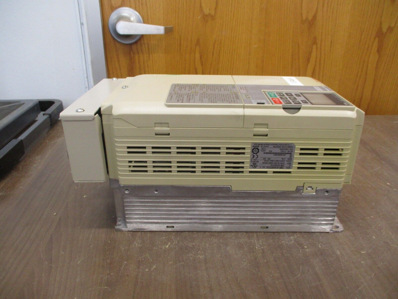 Yaskawa A1000 AC Drive CIMR-AU4A0031FAA Rev. D 20HP 3Ph w/ Keypad Used