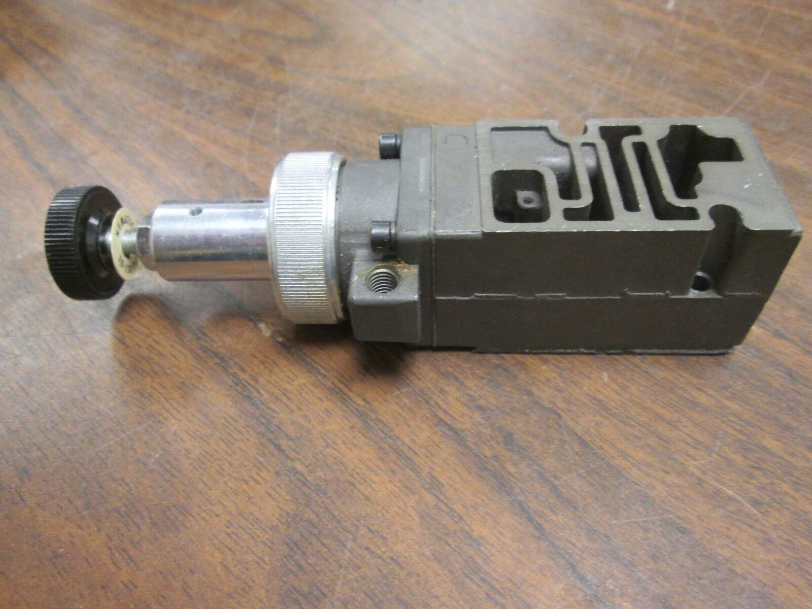 Numatics Regulator 081RS100J000000 Used