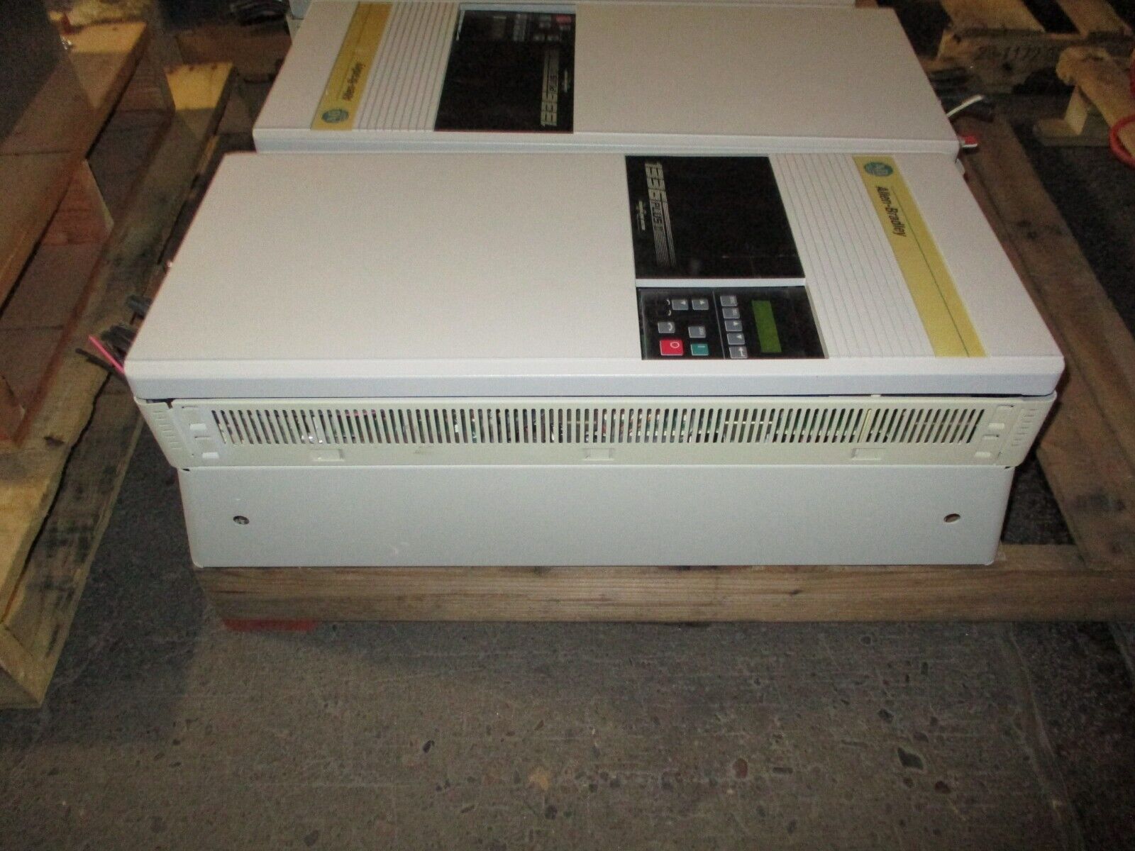 Allen-Bradley 1336 Plus II AC Drive 1336F-B040-AA-EN-L6 40HP 3Ph w/ Keypad Used