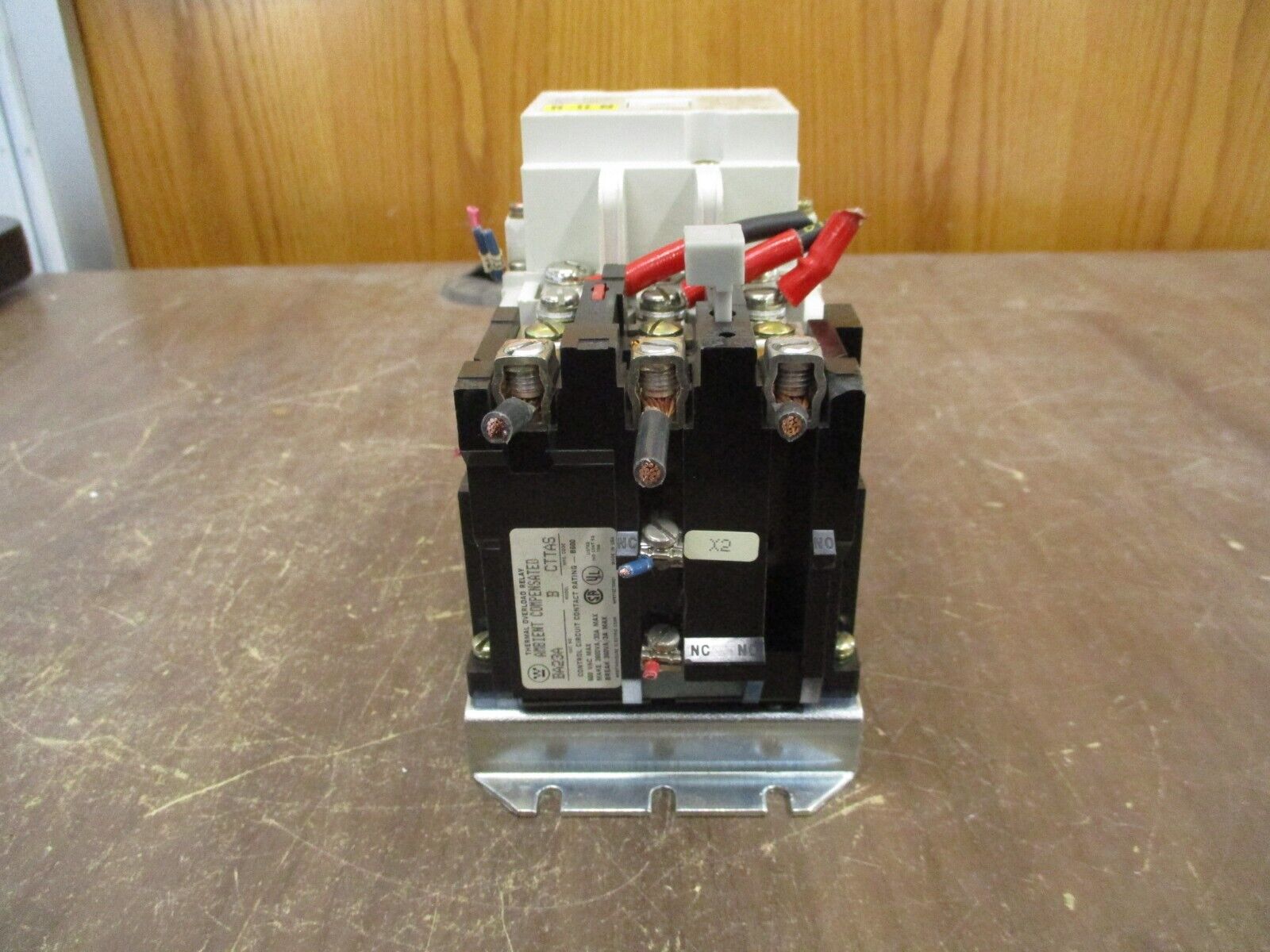 Westinghouse Starter A200M2CAC 45A 120V Coil *Chipped Corner* Used