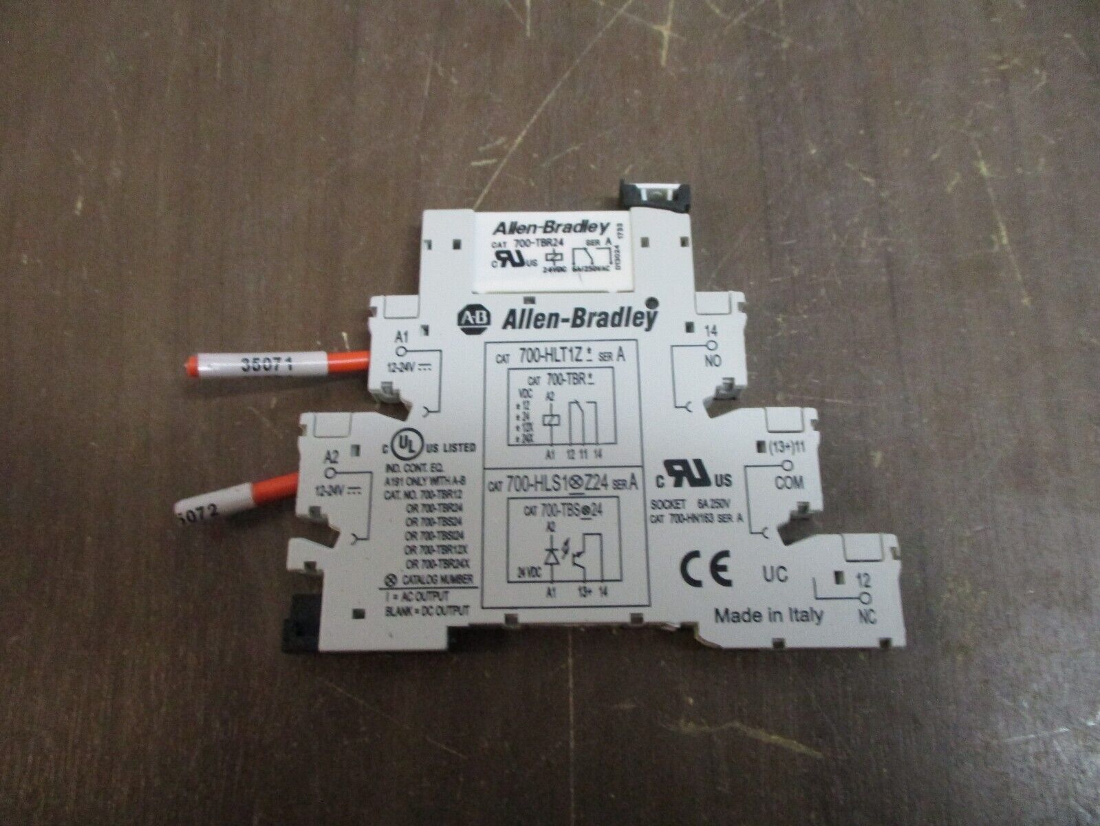 Allen-Bradley Relay 700-TBR24 Ser. A 24VDC w/ 700-HLT1 Base *Broken Bottom* Used