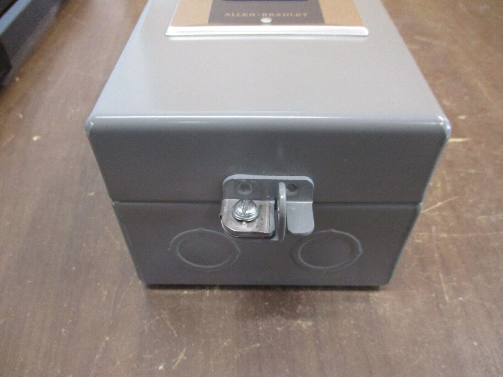 Allen-Bradley Enclosed Size 1 Manual Starter 609-AAW Ser. H 3Ph Type 1 Enclosure