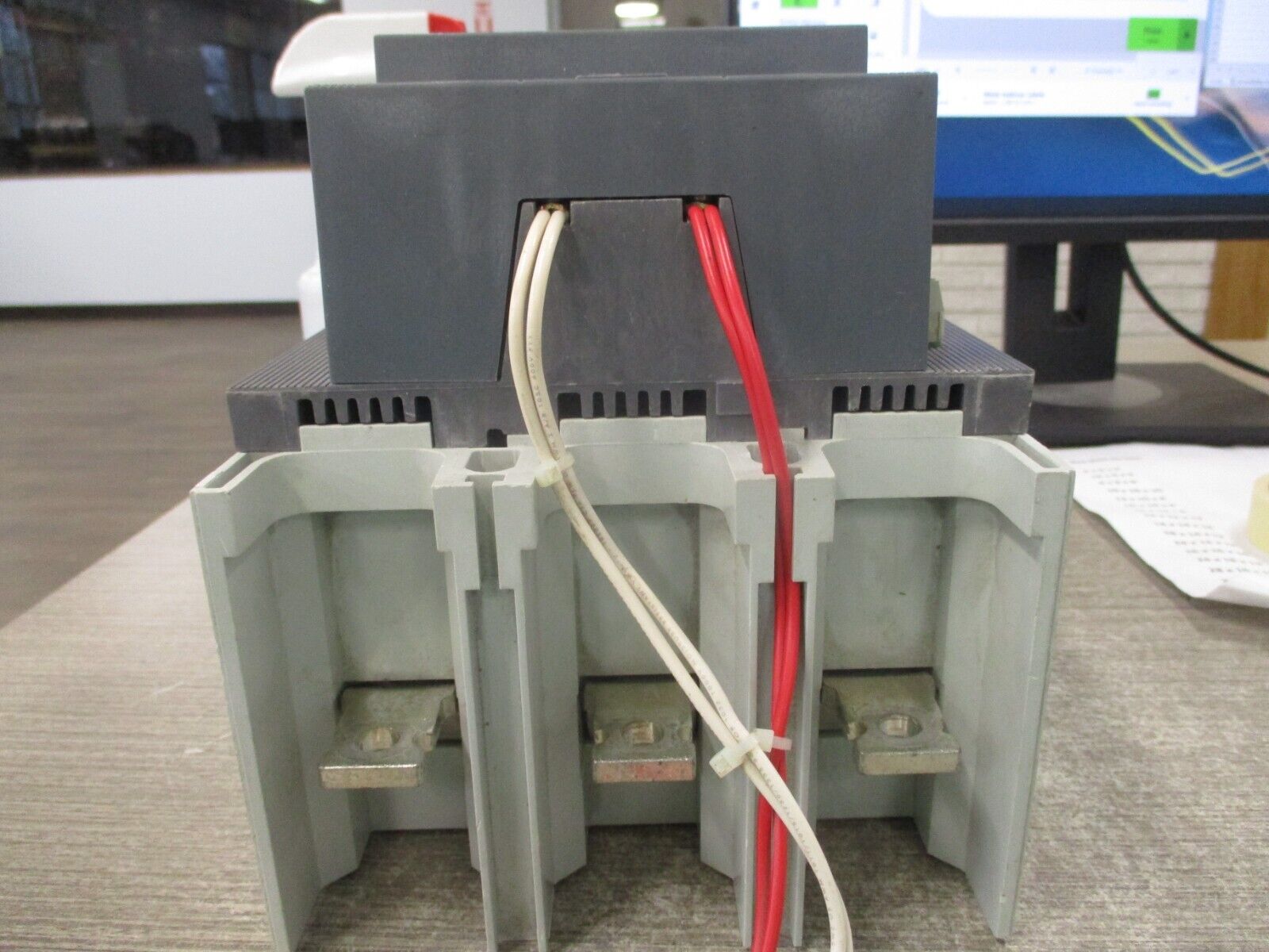 ABB Contactor AF400-30 600V 550A 100-250V AC/DC Coil Used