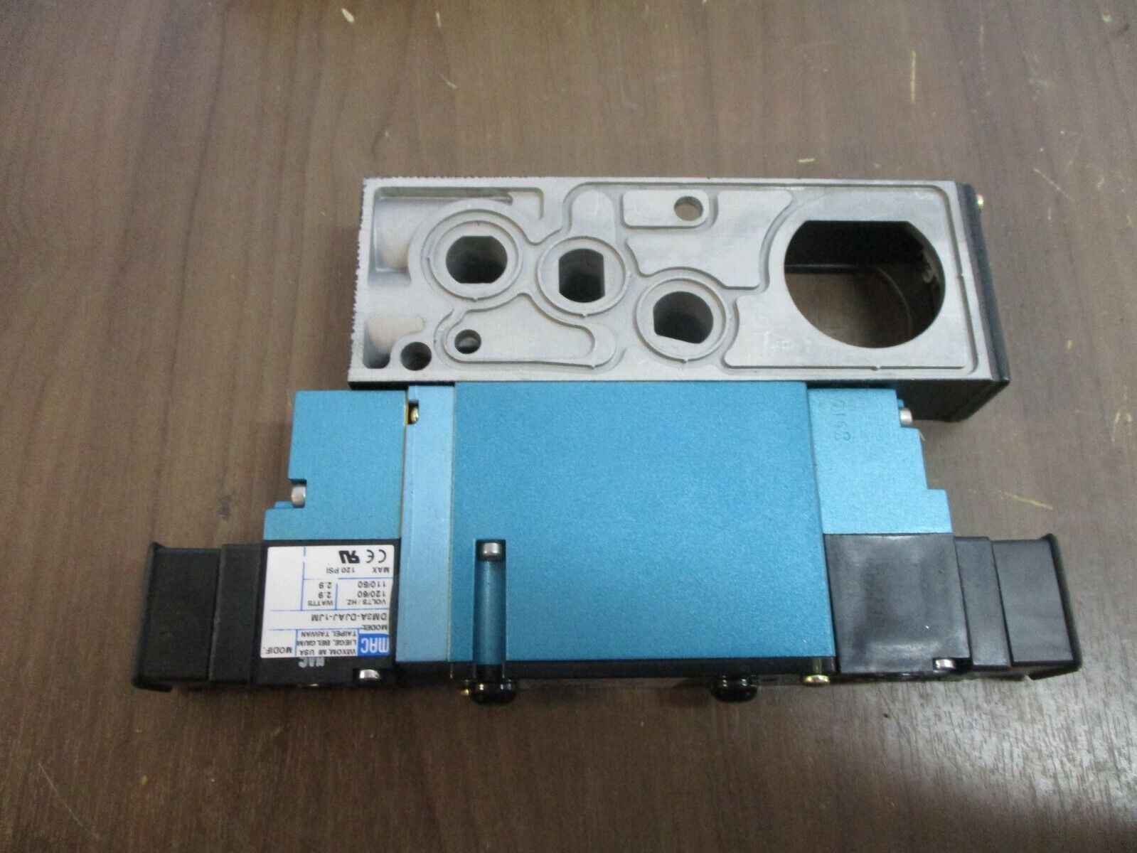 MAC Solenoid Valve 92B-BBA-BJG-DM-DJAJ-1JM New Surplus