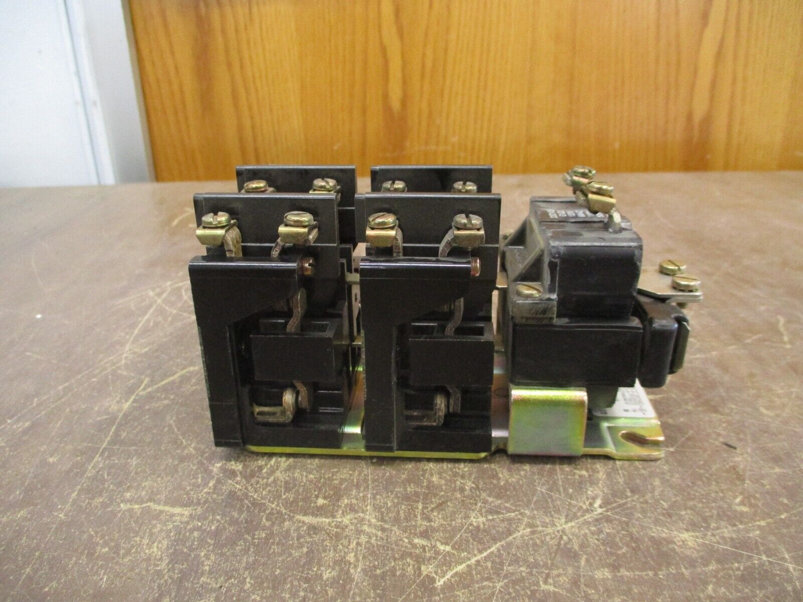 GE Lighting Contactor CR260L20JA 20A 120V Coil Used