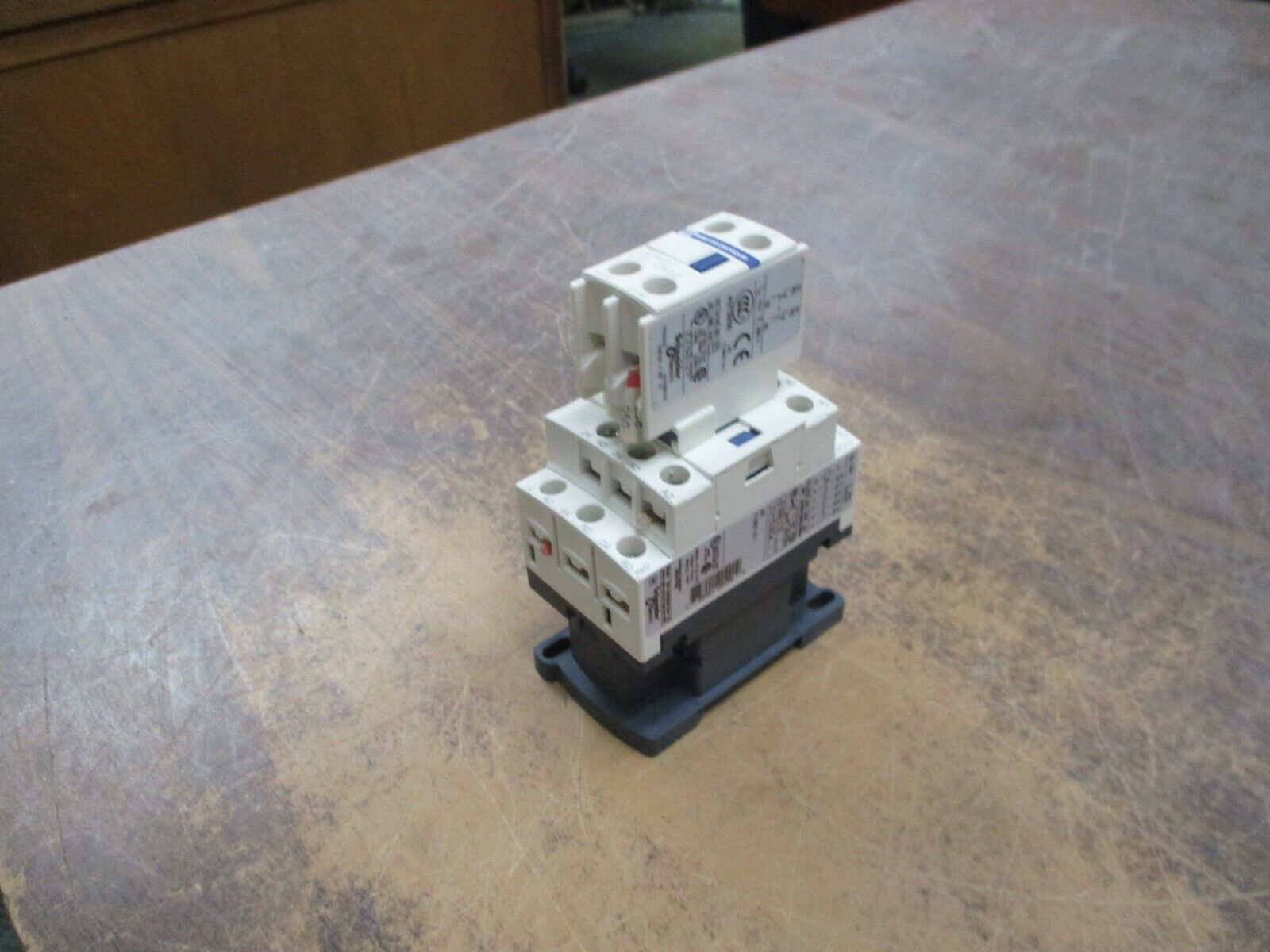 Telemecanique Contactor CAD50 120V Coil 10A w/ Aux Contact Block Used