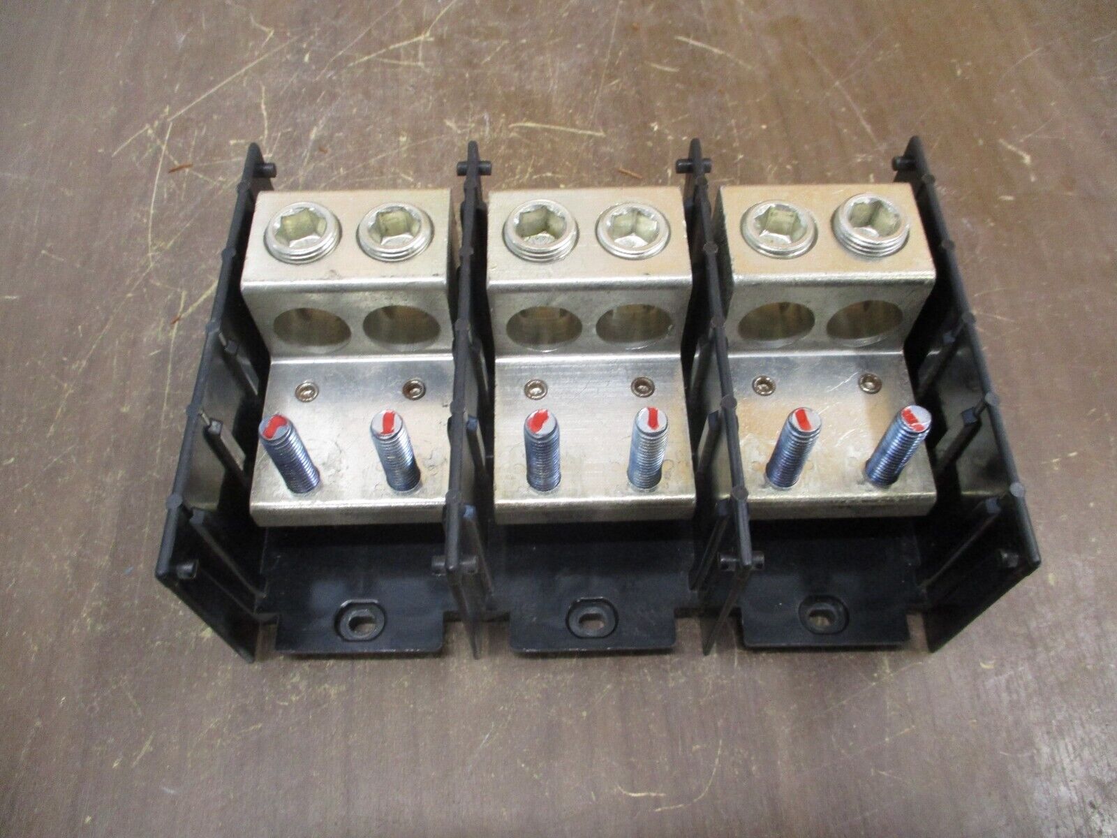 Buss Power Distribution Block 16582-3 760A 600V 3P Load (2): 3/8-STUD Used