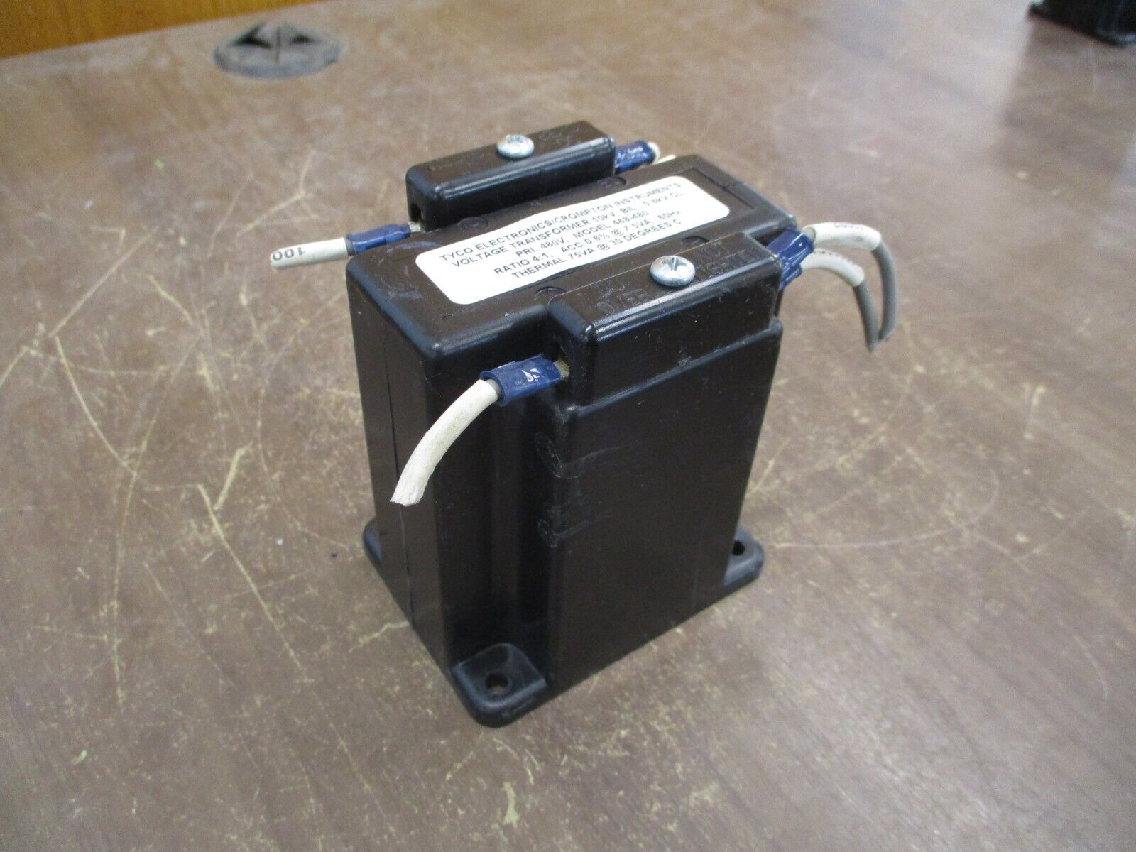 Tyco / Crompton Voltage Transformer 468-480 Pri: 480V Ratio 4:1 10kV BIL 60Hz