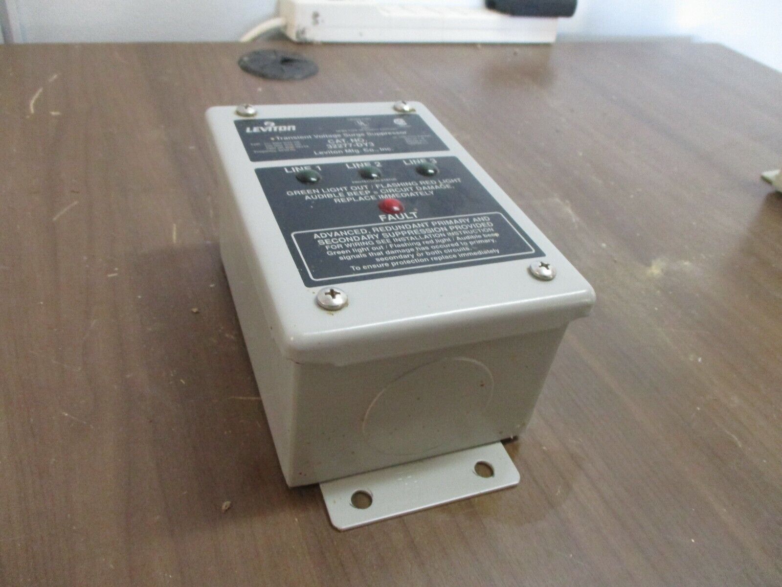 Leviton 3R Surge Protector 32277-DY3 277/480VY 240/480V 50/60Hz, Used