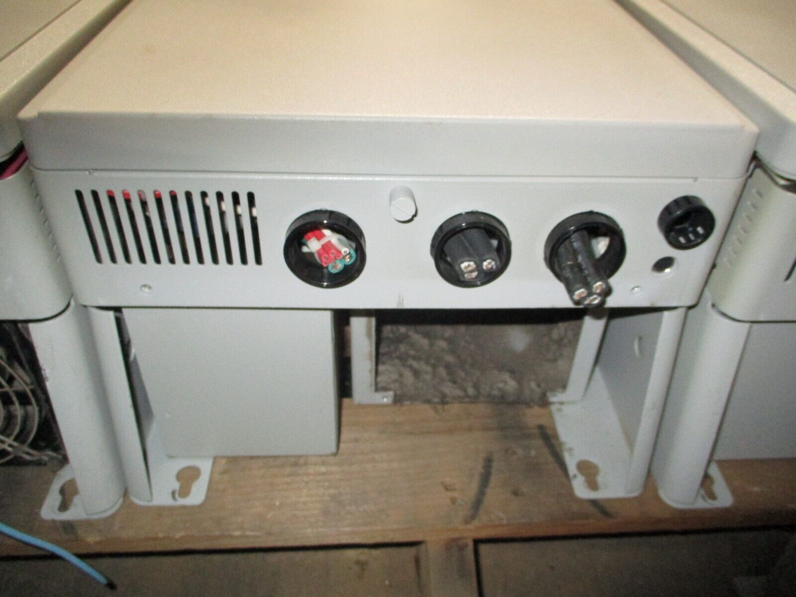 Allen-Bradley 1336 Plus II AC Drive 1336F-B040-AA-EN-L6 40HP 3Ph w/ Keypad Used