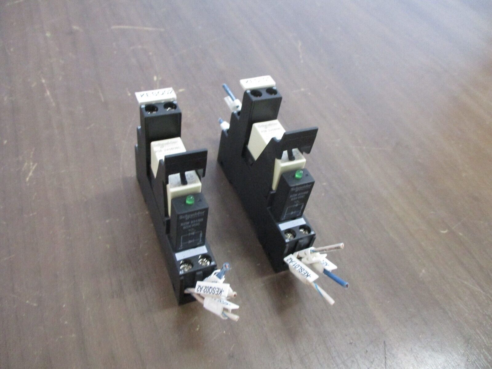 Schneider Electric Relay RSB 2A080BD 24VDC Coil w/ Base *Lot of 2* Used