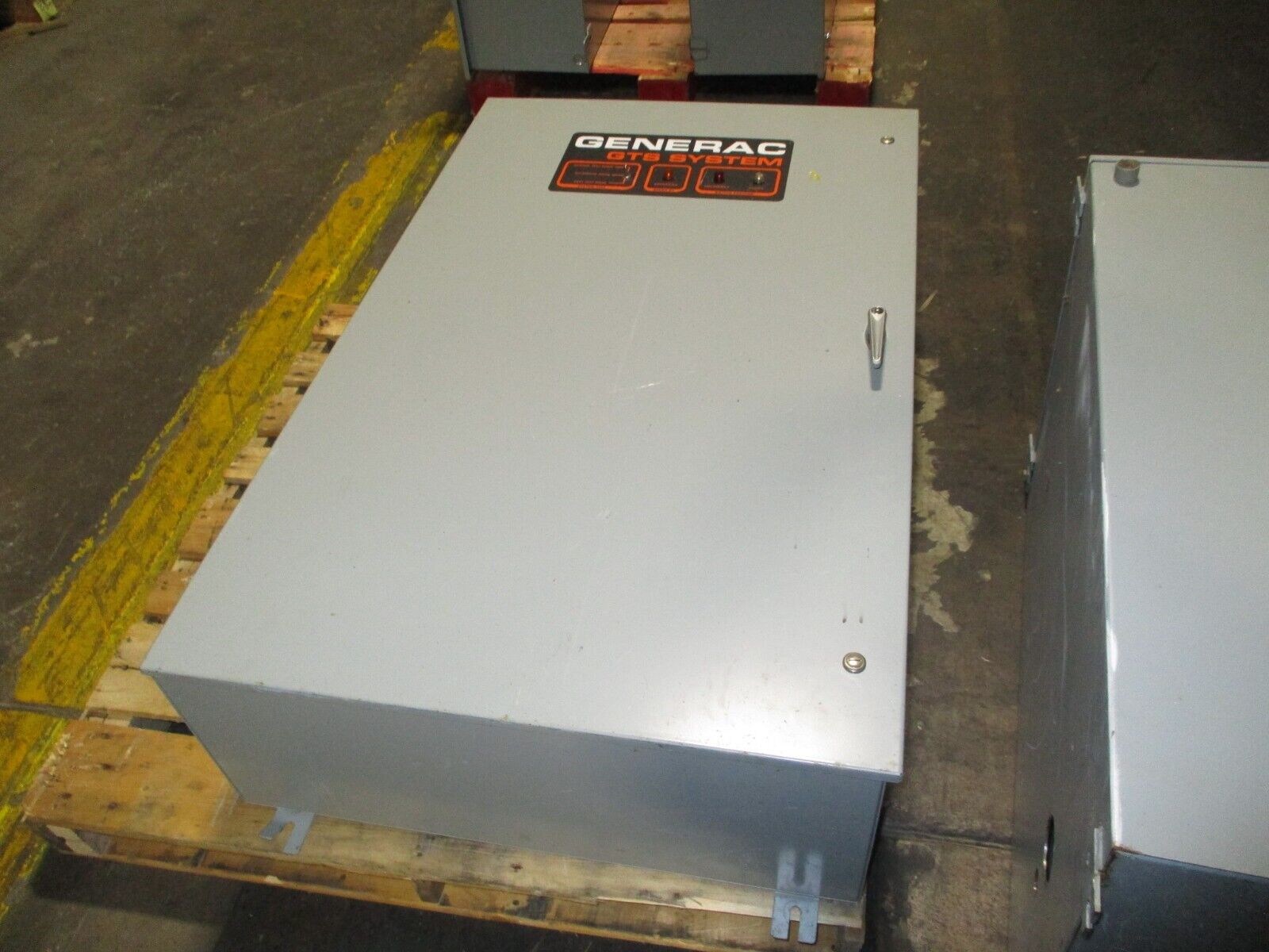 Generac Automatic Transfer Switch 92A02587-W 200A 120/240V 1Ph *Dented Cover*