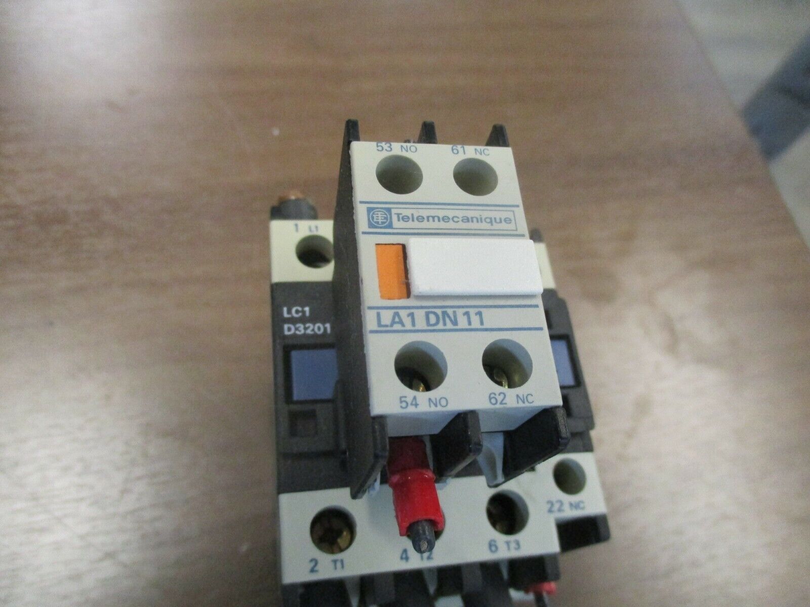 Telemecanique Contact LC1 D3201 110V Coil 50A 600V w/ Aux Contact Block Used