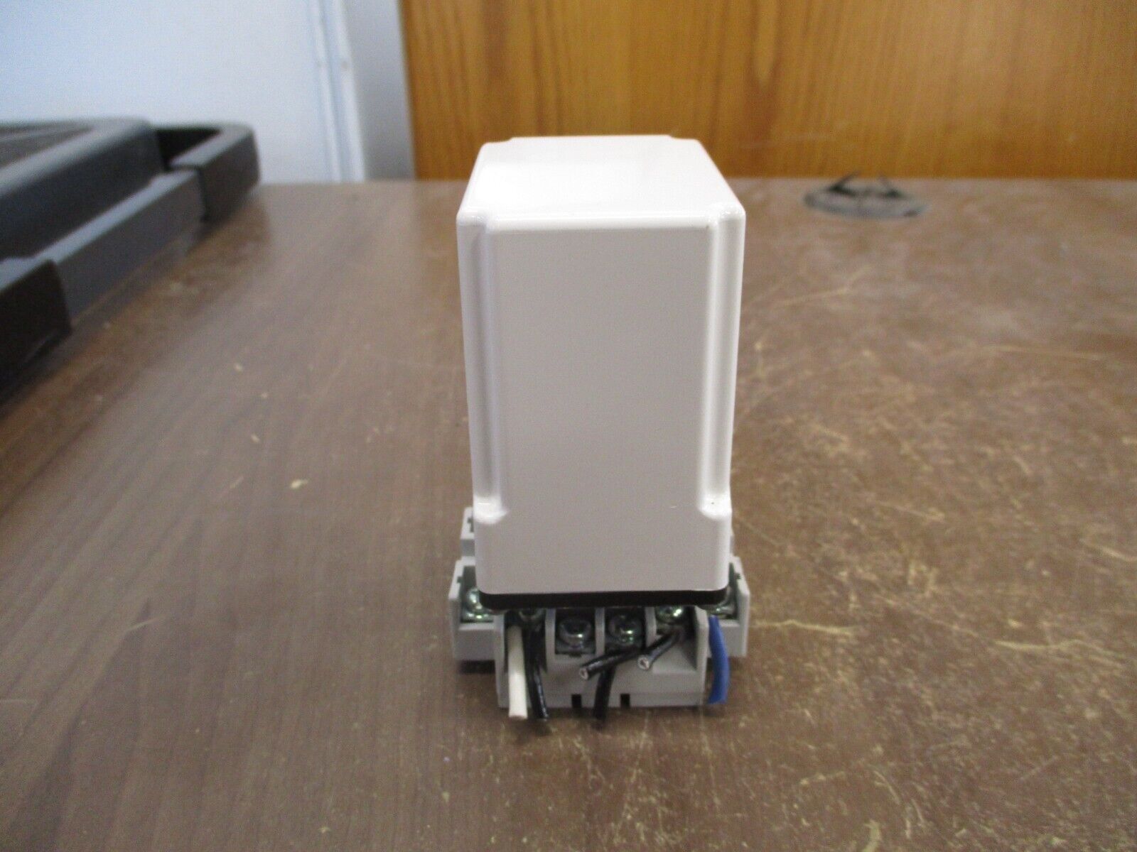 Eaton Time Delay Relay TMR5CC1120 Delay: Fixed 2 Sec 120V AC/DC w/ Base Used