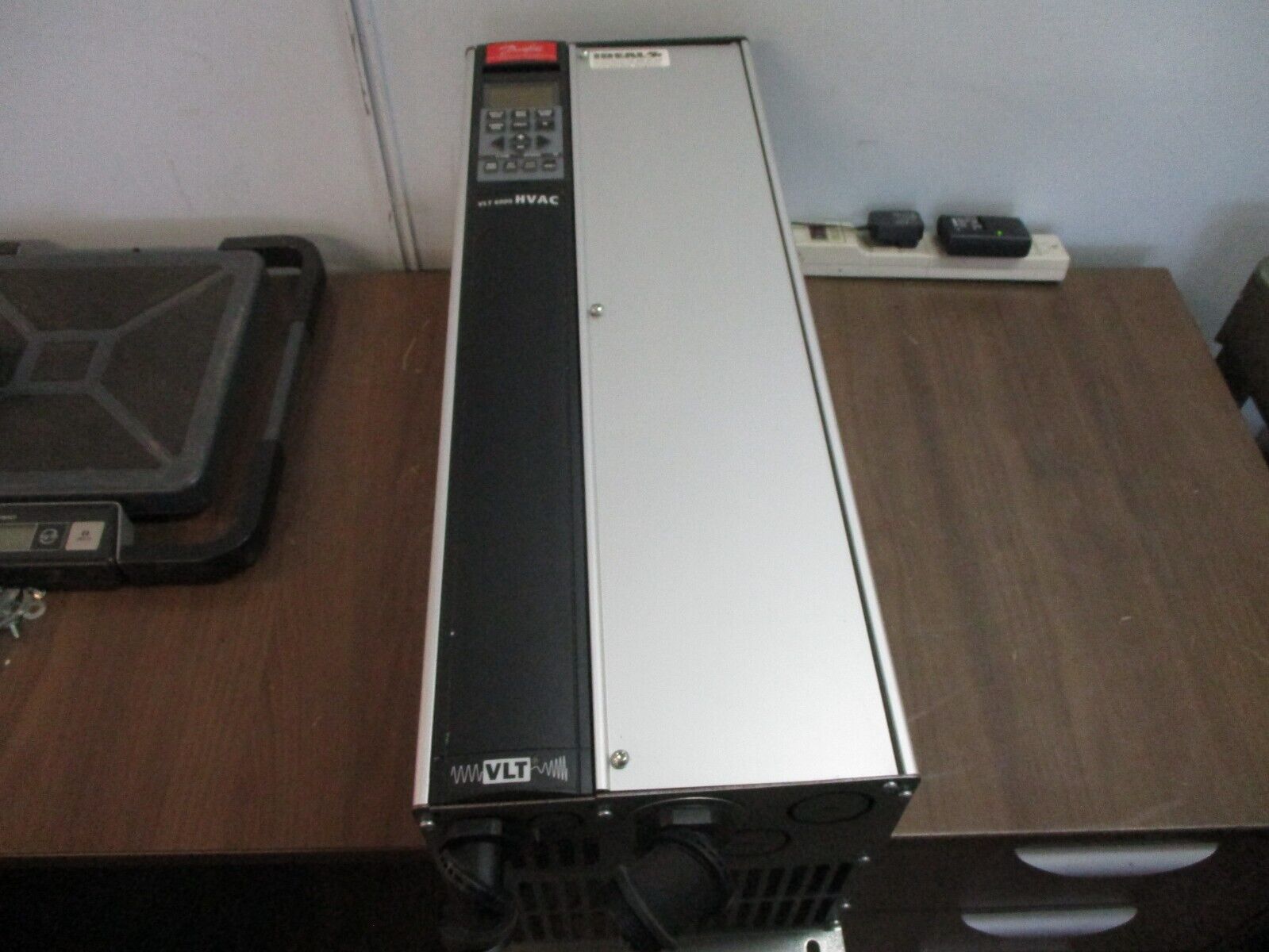 Danfoss VLT6032 AC Drive 178B3775 30HP 3Ph Input: 3x380-460V 50/60Hz 44A-41A