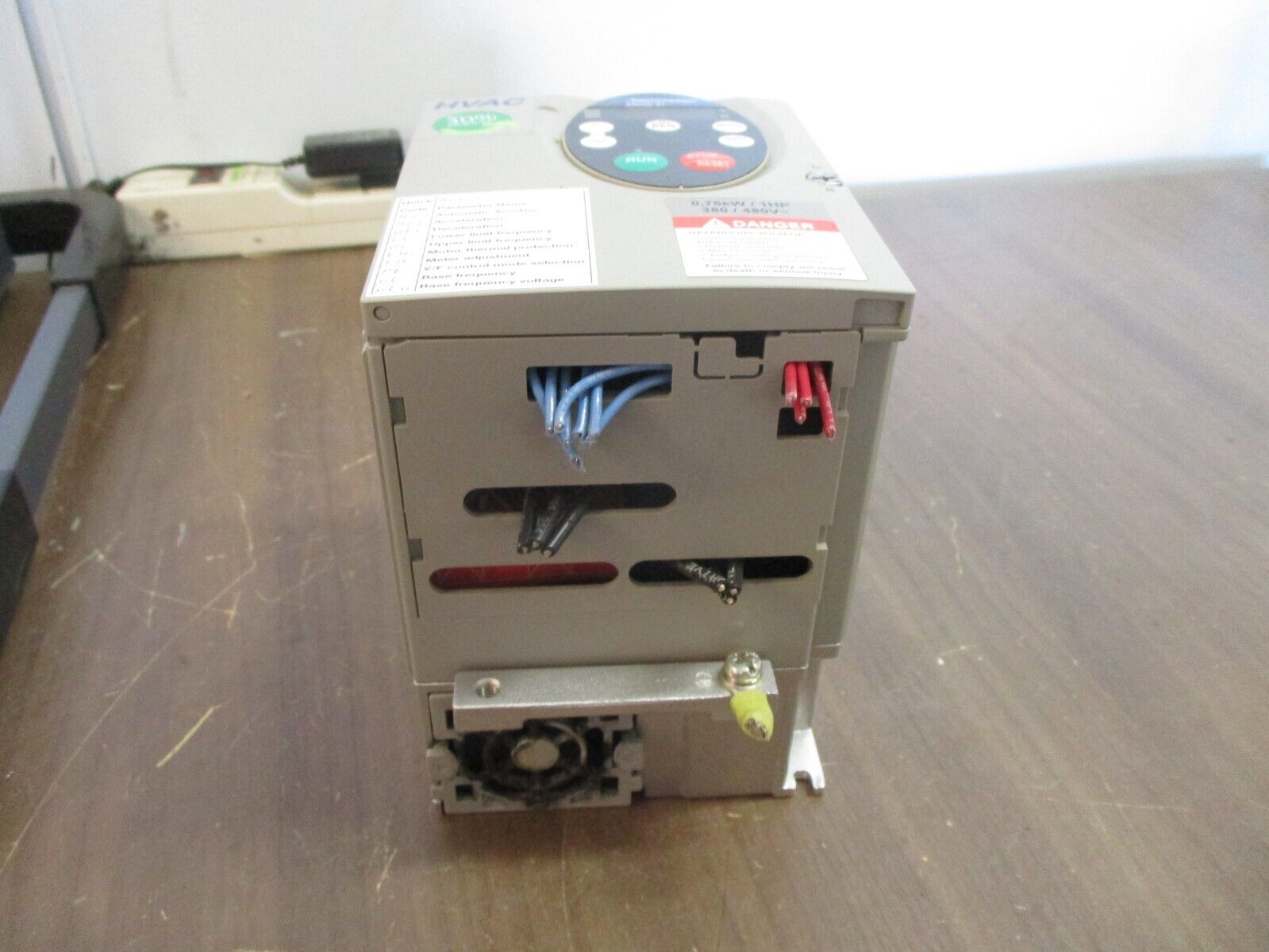 Telemecanique Altivar 21 AC Drive ATV21H075N4 1HP 3Ph Used