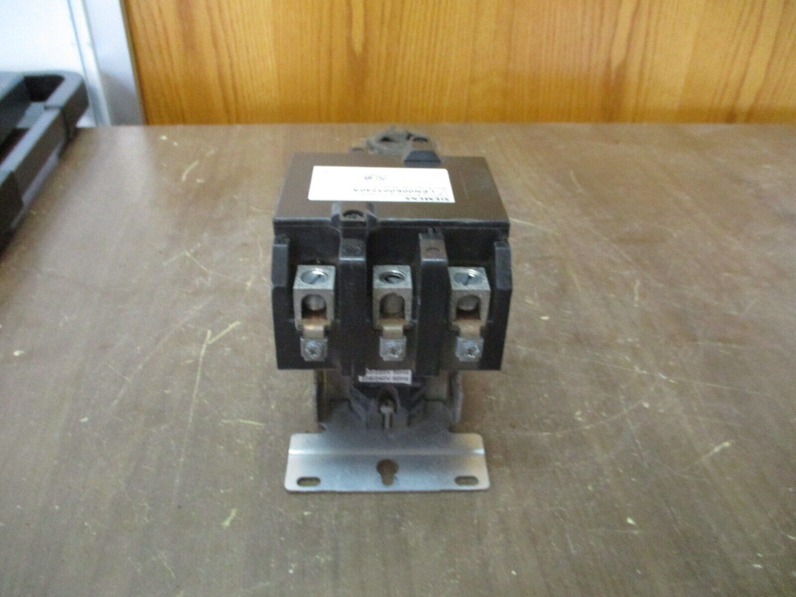 Siemens Lighting & Heating Contactor LEN00E003240A 100A 208/240V Coil Used