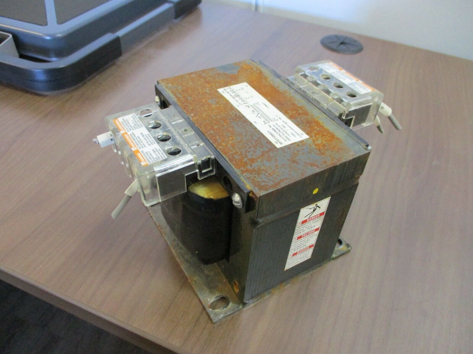 Square D Transformer 9070T1000D1 1KVA Pri:240/480, Sec: 120V Used