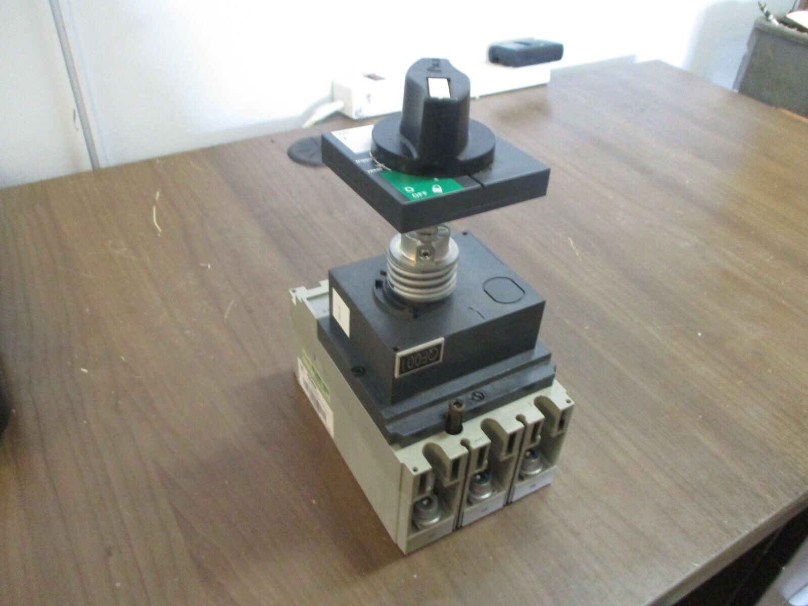 Merlin Gerin Breaker Disconnect NSE100N3100 100A 3P Used