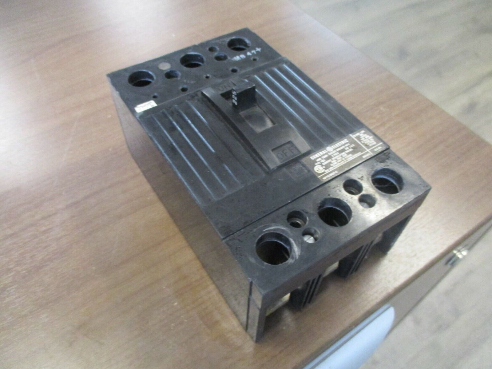 GE Circuit Breaker TQD32225 225A 240V 3P Used