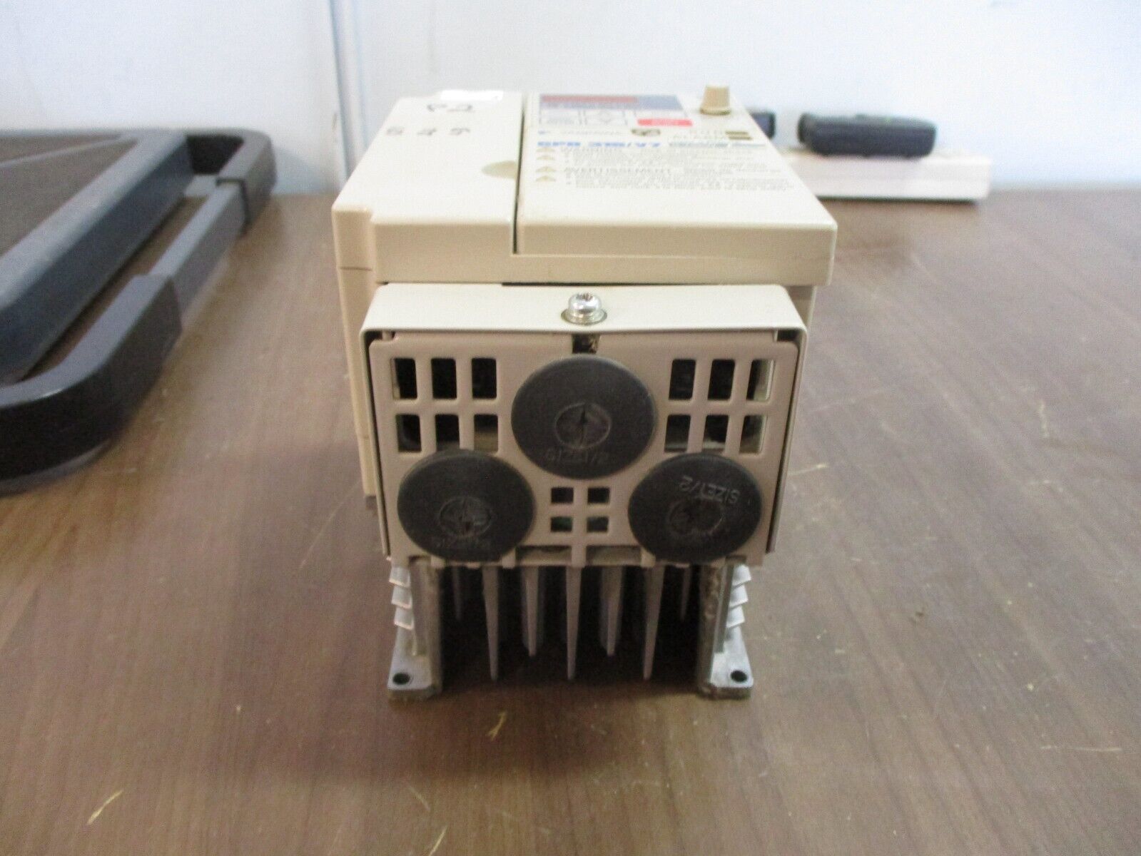 Yaskawa GPD 315/V7 AC Drive CIMR-V7AM40P7 1HP 3Ph w/ Keypad Used