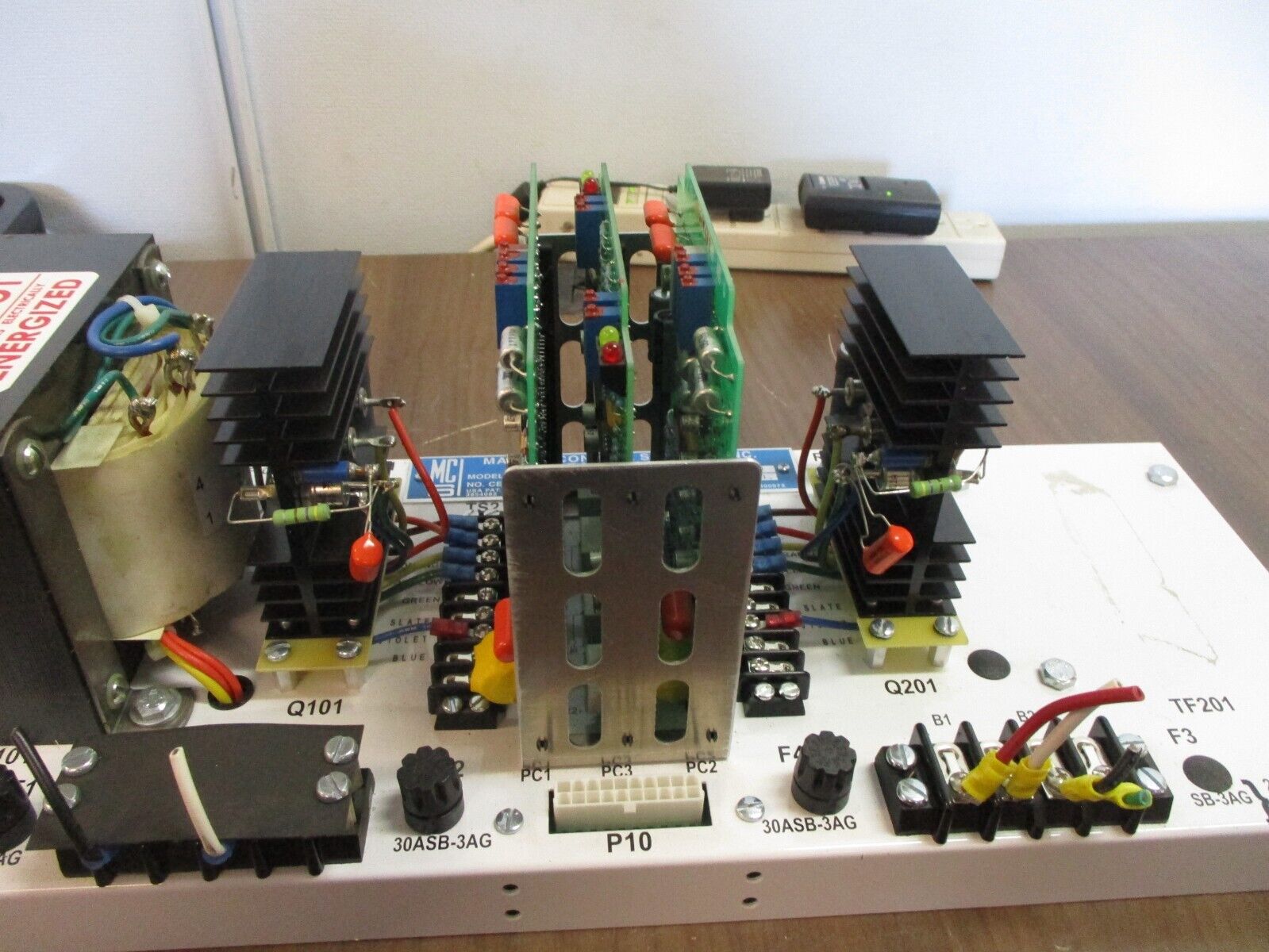 MCS Dual Battery Charger B-651002-1 Model #: MBC 3C-12V-10A-LA Output: 12VDC 10A