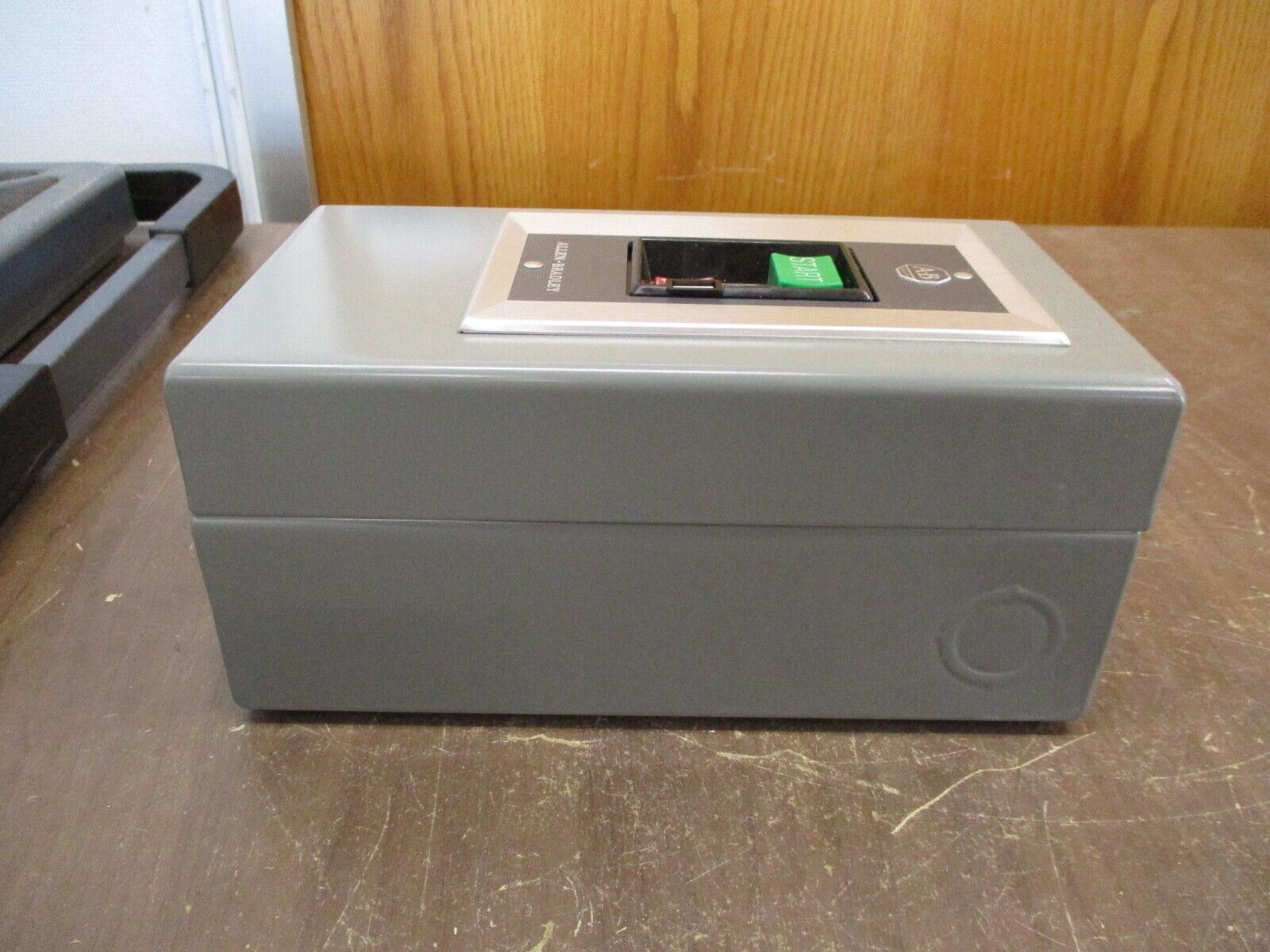 Allen-Bradley Enclosed Size 1 Manual Starter 609-AAW Ser. H 3Ph Type 1 Enclosure