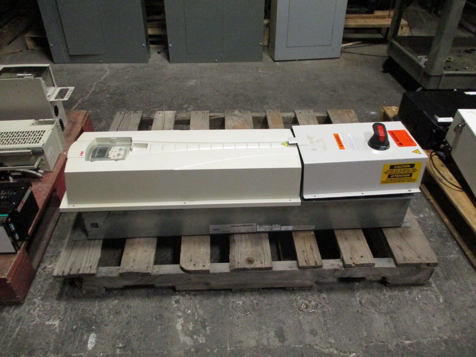 ABB ACS550 AC Drive w/ Disconnect ACS550-PC-072A-4+B0S5+L512 50HP 3Ph w/ Keypad