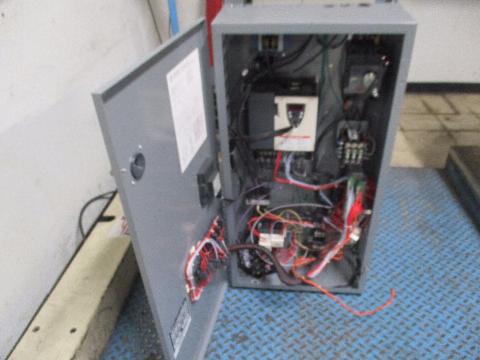 Square D E-Flex Altivar AC Drive 8839 EFDKG4VY 20Hp 3Ph Used