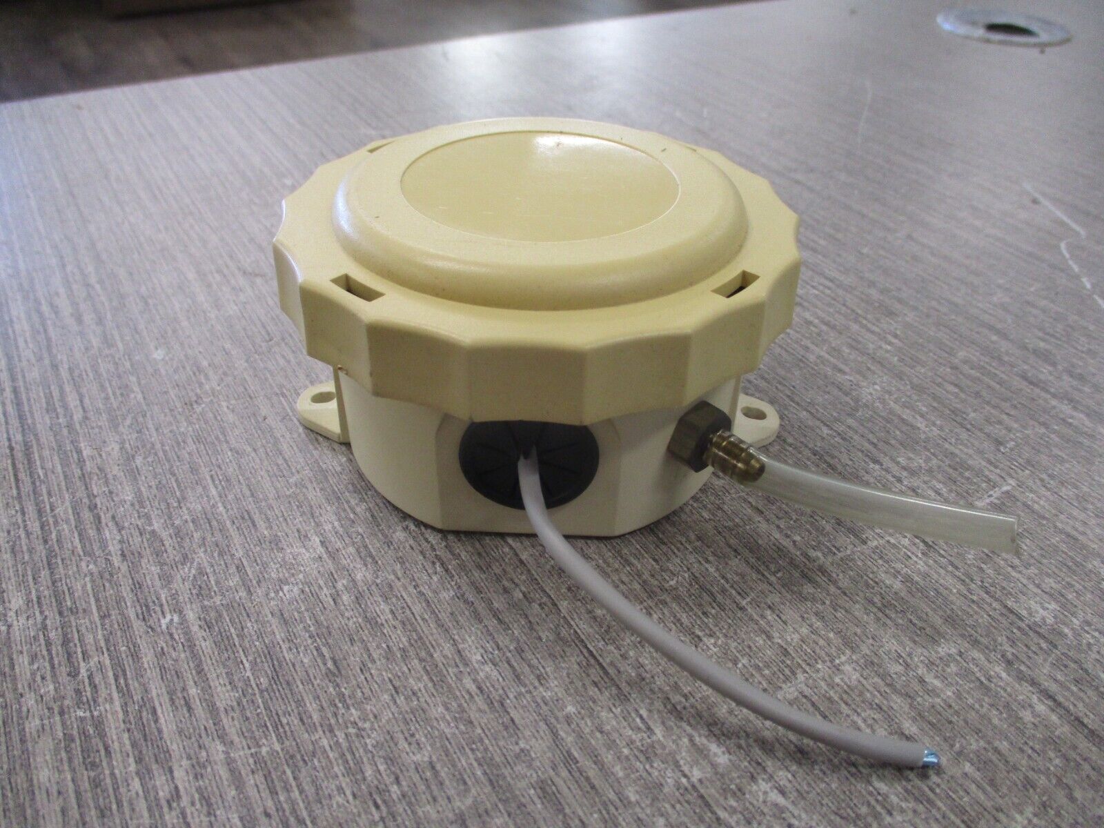 BAPI Pressure Transmitter ZPS-20-SR08-EU-NT Supply: 7-45VDC Used