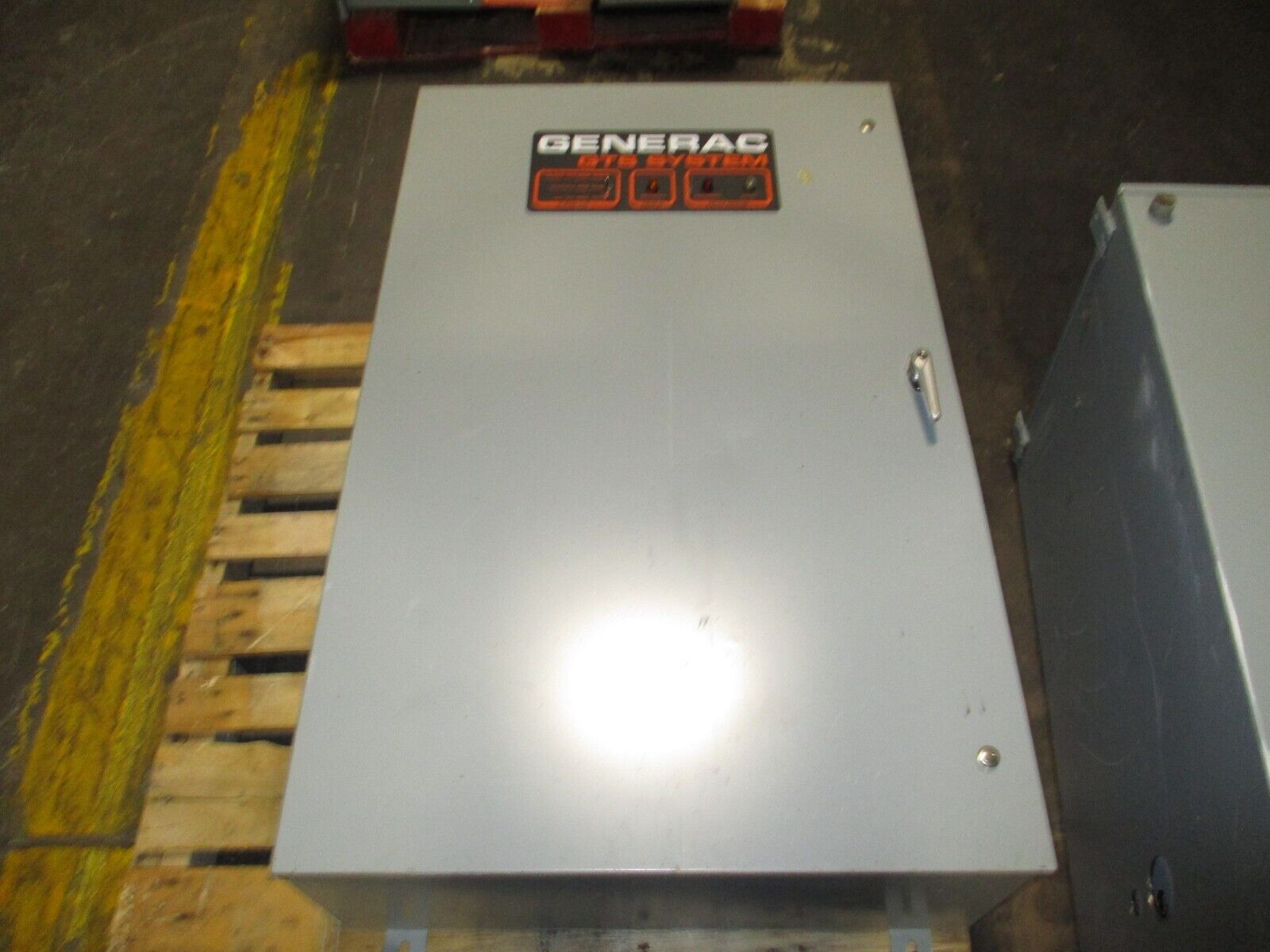 Generac Automatic Transfer Switch 92A02587-W 200A 120/240V 1Ph *Dented Cover*